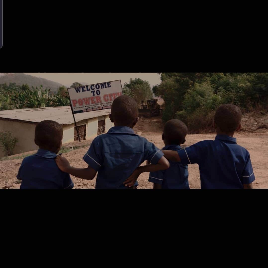 Fuse ODGのインスタグラム：「Almost there with the Secondary/High School we're building...*SWIPE to see the journey  Been working on this for so long but so happy it's coming together gradually 🤩  These talented kids deserve an opportunity to be educated. It should be a basic human right. We built them a Primary School, now this is the next stage 🙏🏿 Link in bio if you want to donate because WE (you, us) have to do this, we don't need to wait for comic relief...let's build this life changing school ✊🏿🌍 Thanks so much to everyone that's already supported via #wewillrizetogether and also to these special individuals..look at what you have been a part of creating 👑  @mrhackett1 @bishopdrmercy @chakabars @luoldeng9 @stefflondon @teddysphotos  @ant.world  PS...This project has already provided clean water, electricity and many jobs for the local community in Akosombo, Ghana.  #NewAfricaNation」