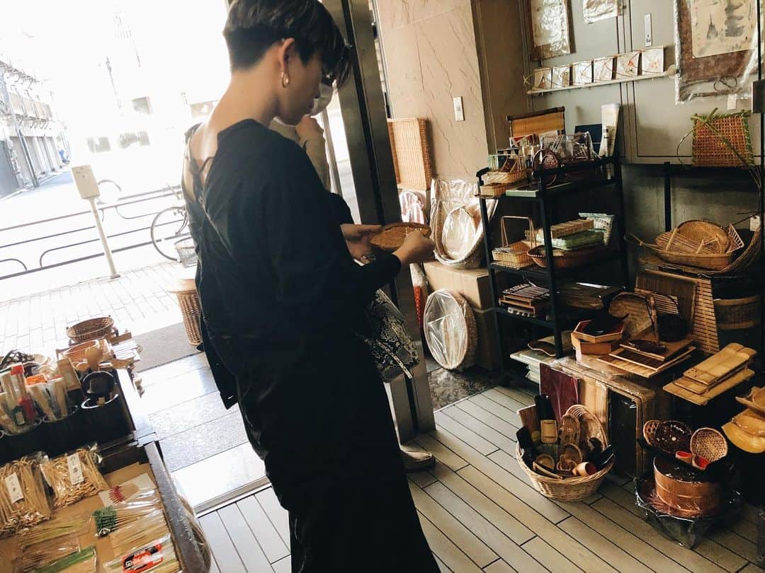 のインスタグラム：「ㅤㅤㅤ お料理用の道具を調達のため カナと合羽橋デート。 ㅤㅤㅤ 「それめちゃいいやん、わたしも買おう」 が多発して、めちゃくちゃ買い物してしまった…🙄」