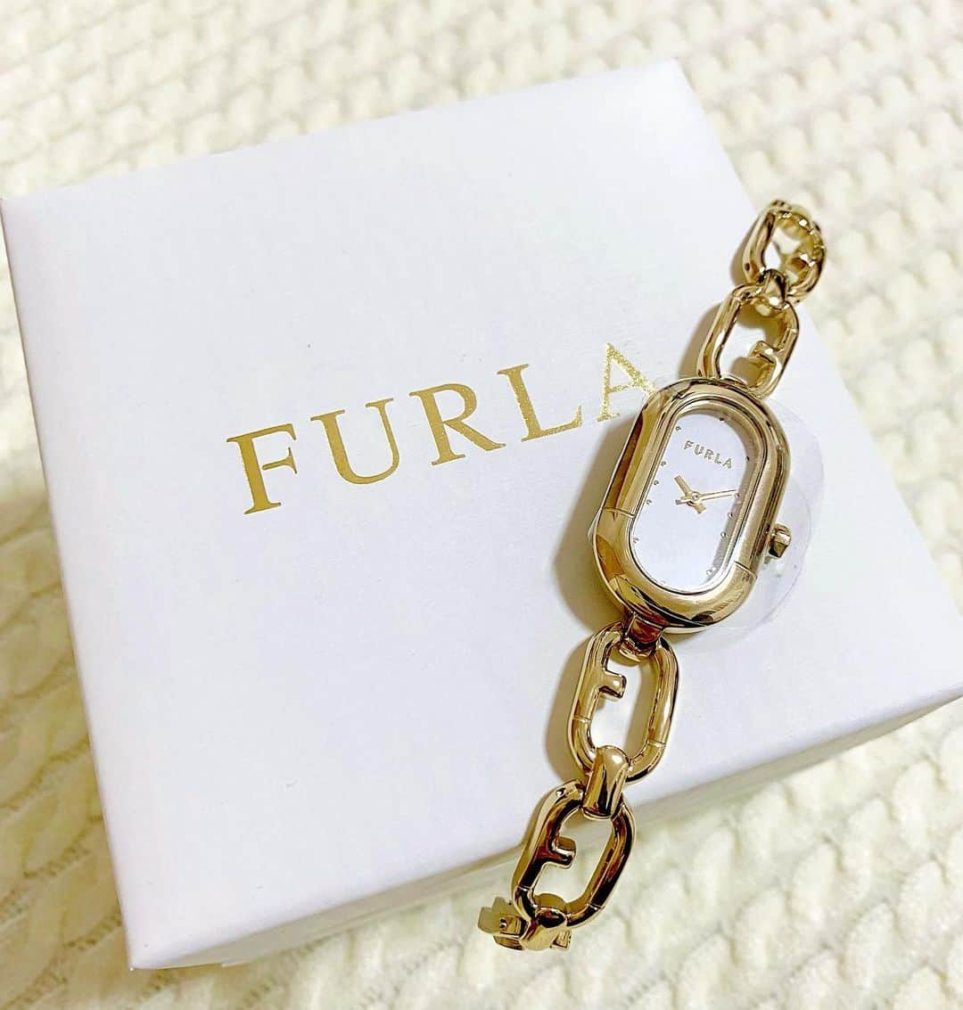 のインスタグラム：「・ ・ 届いたー！ FURLAの時計本当、かわいい💗 ・ ＠the_platinum_select ・ ・ #theplatinumselect #furla#furlawatch#フルラ#フルラ時計#腕時計#可愛い#ゴージャス#綺麗#ゴールド#美しい#紹介#インフルエンサー」