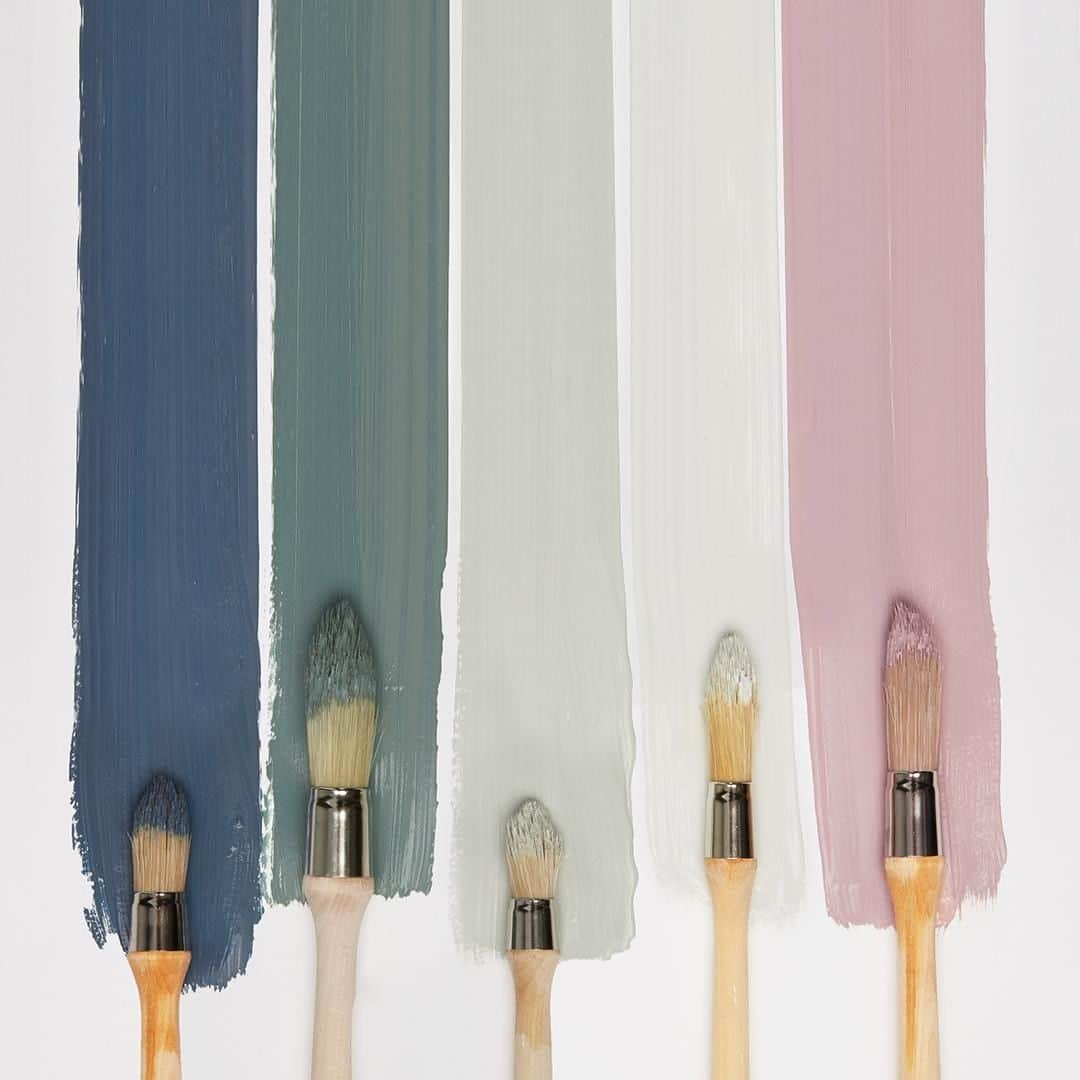 ローラアシュレイのインスタグラム：「Discover new colour palettes this season with our new paint shades. From a classic dusky seaspray to green tones of fern, sage leaf and pale sage leaf, and a bright pop of dark blush, we have formulated modern new shades that will transform your interiors. ⁣」