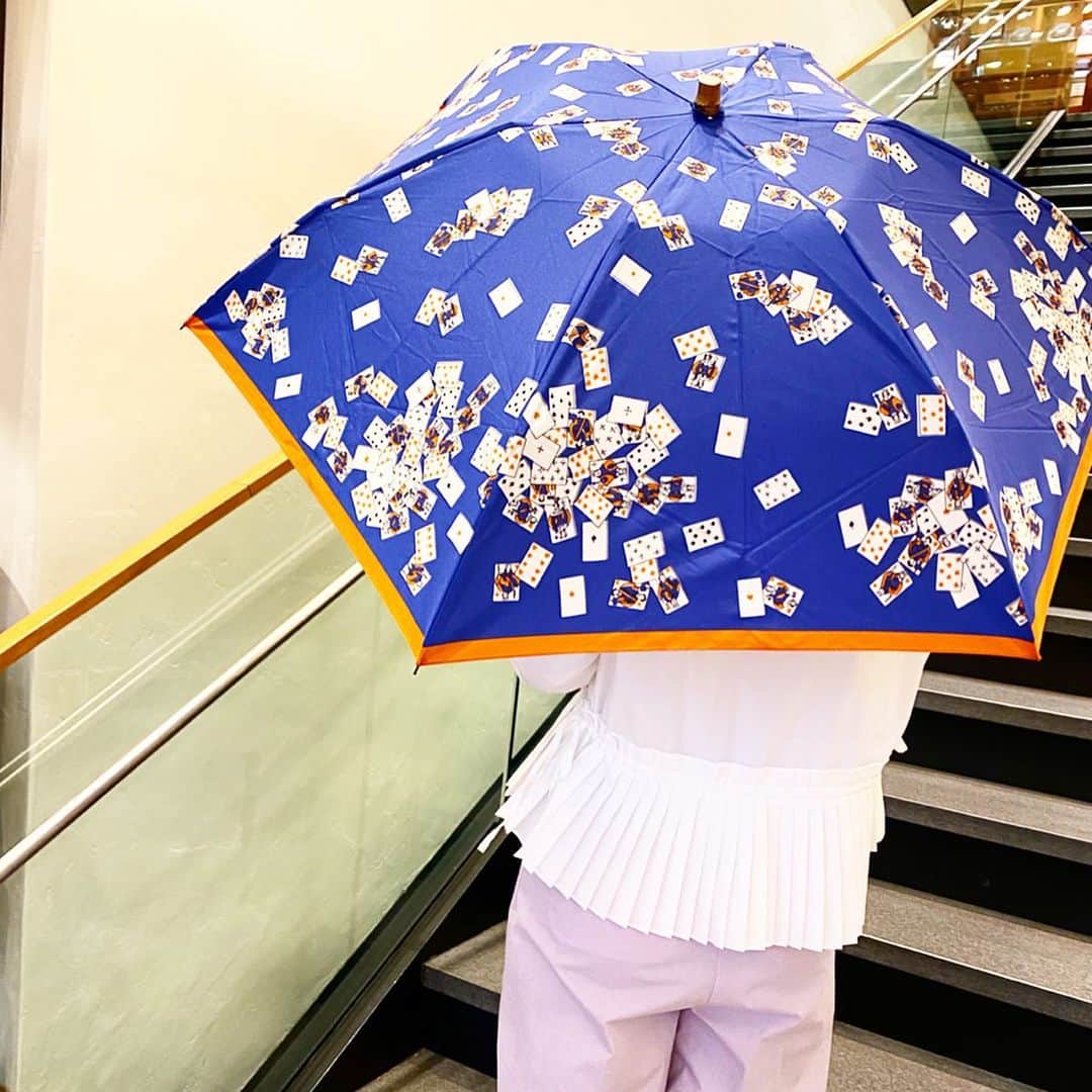ビームス金沢さんのインスタグラム写真 - (ビームス金沢Instagram)「〈manipuri×Demi-Luxe BEAMS〉 . フェスティバル 晴雨兼用 折りたたみ傘 . トランプ 晴雨兼用 折りたたみ傘 . 雨の日も楽しみになりそうな、晴雨兼用の折りたたみ傘が入荷しております！ プレゼントとしてもオススメです🎁 . #BEAMS#DemiLuxeBEAMS#ATouchofLuxe#ishikawa#kanazawa#japan#beams金沢#ootd#デミルクスビームス#石川#金沢#日本#ビームス金沢#傘#折りたたみ傘#スカーフ#マニプリ#manipuri#プレゼント」3月10日 16時28分 - beams_kanazawa