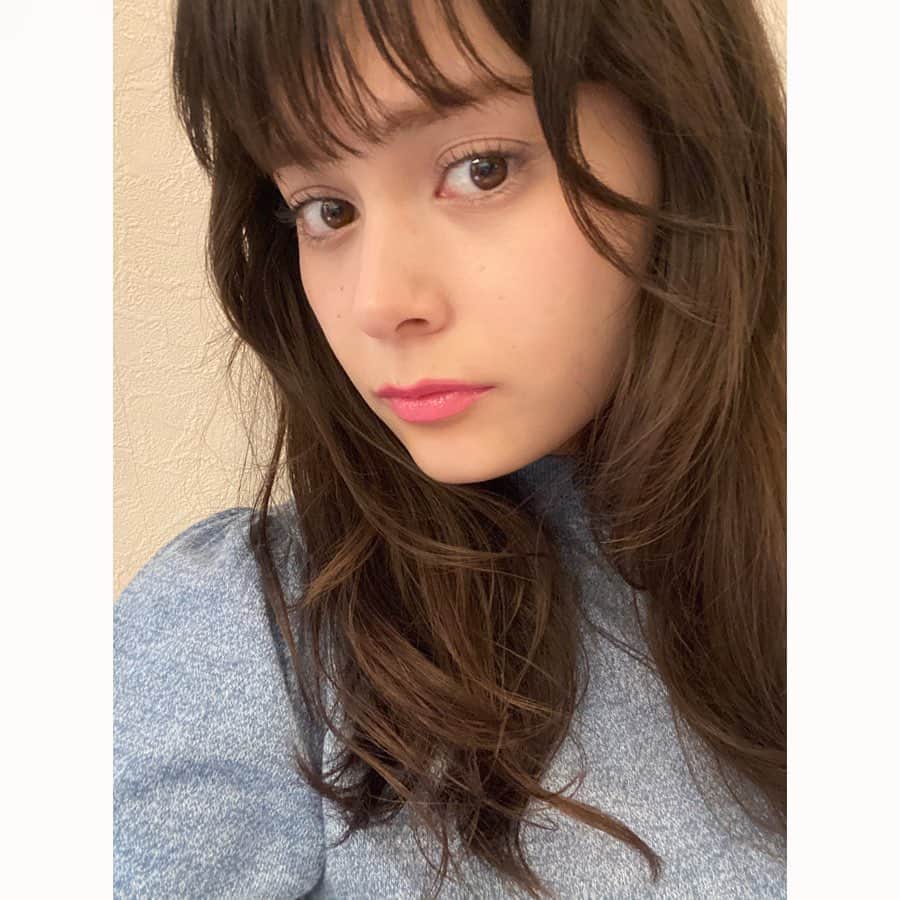 のインスタグラム：「@ettusaisjp がブランドリニューアル💄﻿ マスカラがとってもお気に入り。﻿ ふさふさになる。﻿ 春だからグロスはコーラルピンク😊🌸﻿ ﻿ #新エテュセ　#ブナンな色じゃもったいない #pr」