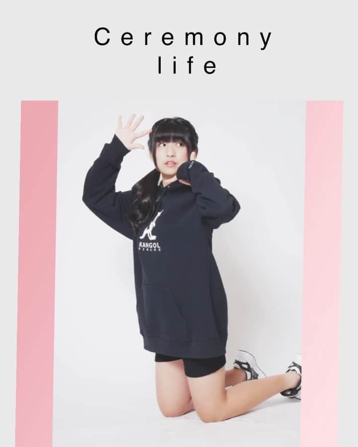 りりりのインスタグラム：「【受注受付が今日の23:59まで】 🦘コラボパーカー🦘 @kangol__reward さんとのめちゃかわいいコラボ商品が3/10の23:59で受付終了します❕❕ 悩んでる人は今やでっ🙏 おそろしよっっっ(∩˃o˂∩)♡ りりりコラボパーカー商品ページはこちら💁‍♀️ https://kangolreward.jp/SHOP/KR20INF004.html ・ ・ #りりり  #kangolreward  #コラボ #悩んでる人は是非  #ゲットしてね #普段使いめちゃ出来るよ #色悩むよね #わかる #りりりちゃん届いたよ ↑買ってくれた人で届いた人はこのハッシュタグ使ってくれたらイイネしにいきます💓」