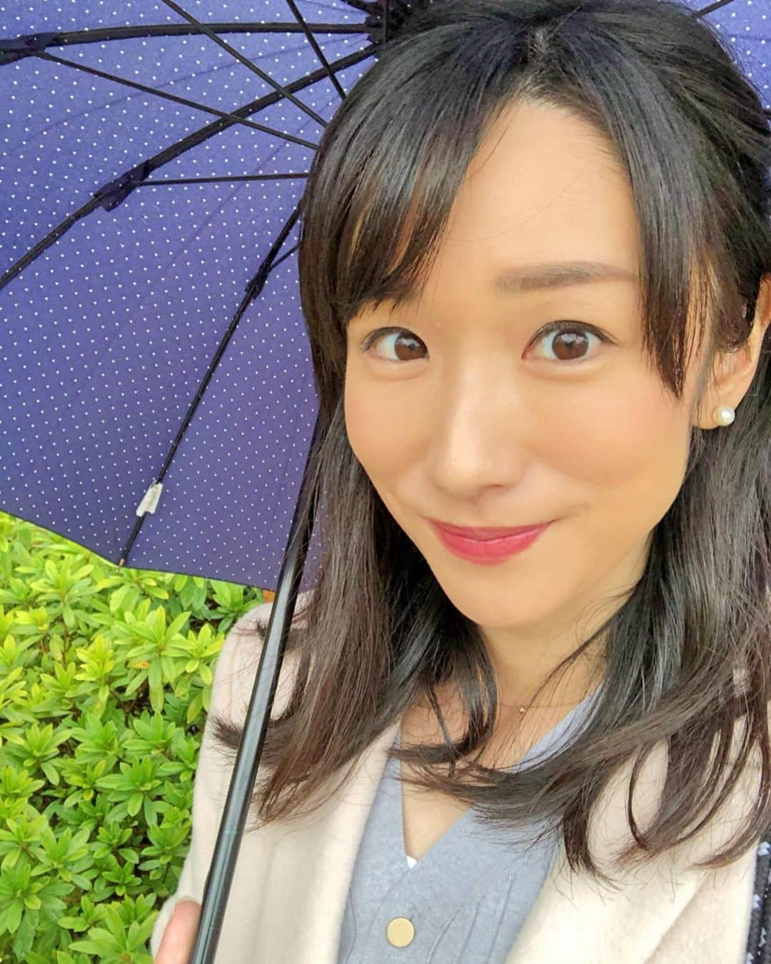 堂真理子さんのインスタグラム写真 - (堂真理子Instagram)「久しぶりの雨☔️花粉症の症状が和らいで良かった☺️ #雨　#久しぶり　#花粉症　#傘　#堂真理子　#テレビ朝日　#アナウンサー」3月10日 17時23分 - mariko_do