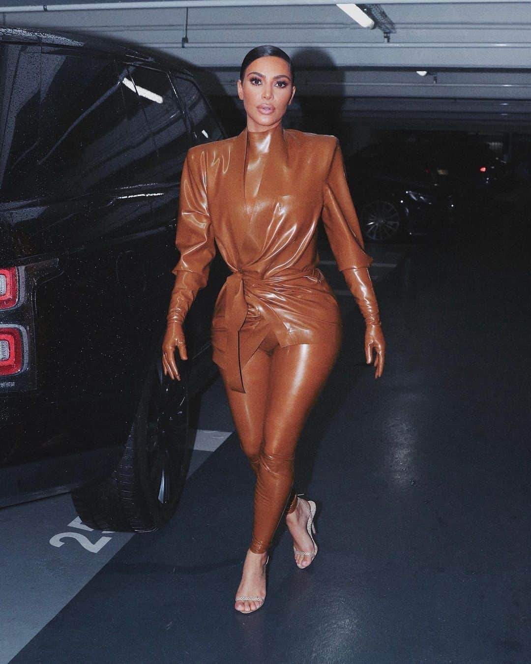 キム・カーダシアンさんのインスタグラム写真 - (キム・カーダシアンInstagram)「Balmain Latex for Paris Fashion Week」3月10日 8時33分 - kimkardashian