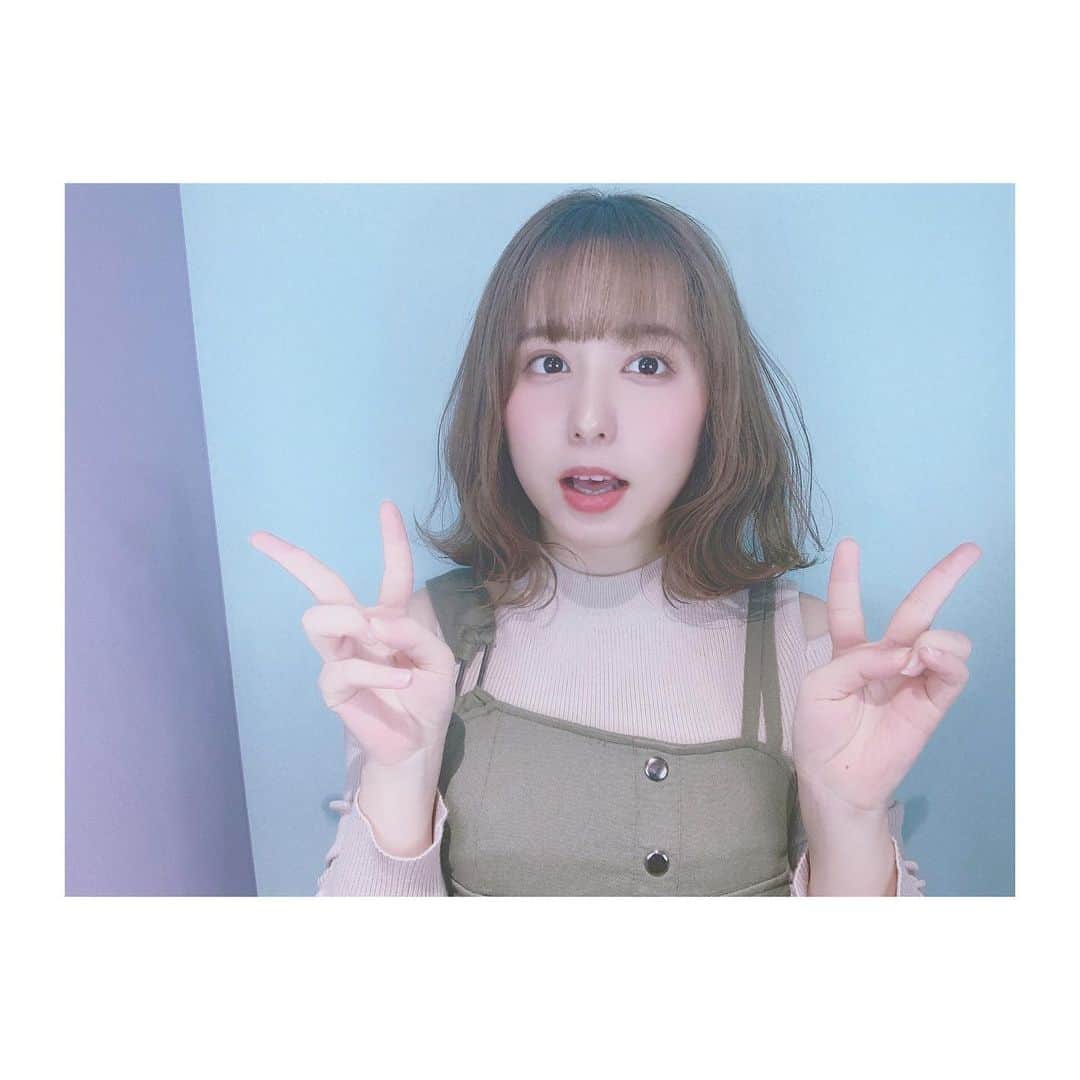 前田美里のインスタグラム：「美容院で前髪切ってトリートメントしてもらったよ。✄ . (最近めいめいヘアーをずっとやりたかったので巻き方教えてもらった。) . #前髪カット #美容院 #ヘアアレンジ #代官山 #女子力 #東村芽依 #めいめい #日向坂46 #おひさま  #REDYAZEL #fashion #hairstyle #beauty #follow #followme #japanesegirl #happy #japanesestyle」