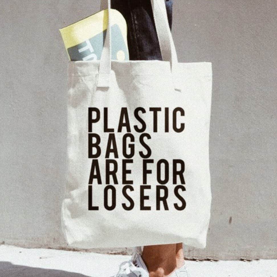 ジプシー05のインスタグラム：「On March 1st, New York state said goodbye to plastic bags! The state has banned single-use plastic bags from being given out at retailers and grocery stores in an effort to reduce the amount of plastic waste the state's producing! Here's a few of our favorite #reusablebags 🎉 #BYOBagNY #TheRecommence」