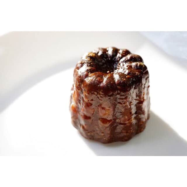 takuma watanabeのインスタグラム：「#Canele #カヌレ #🖤 #🥴」