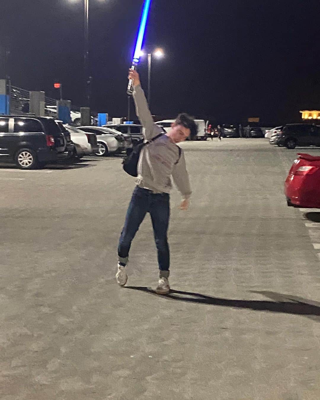 ワイヤット・オレフのインスタグラム：「remember that time my lightsaber took 5 weeks to ship」