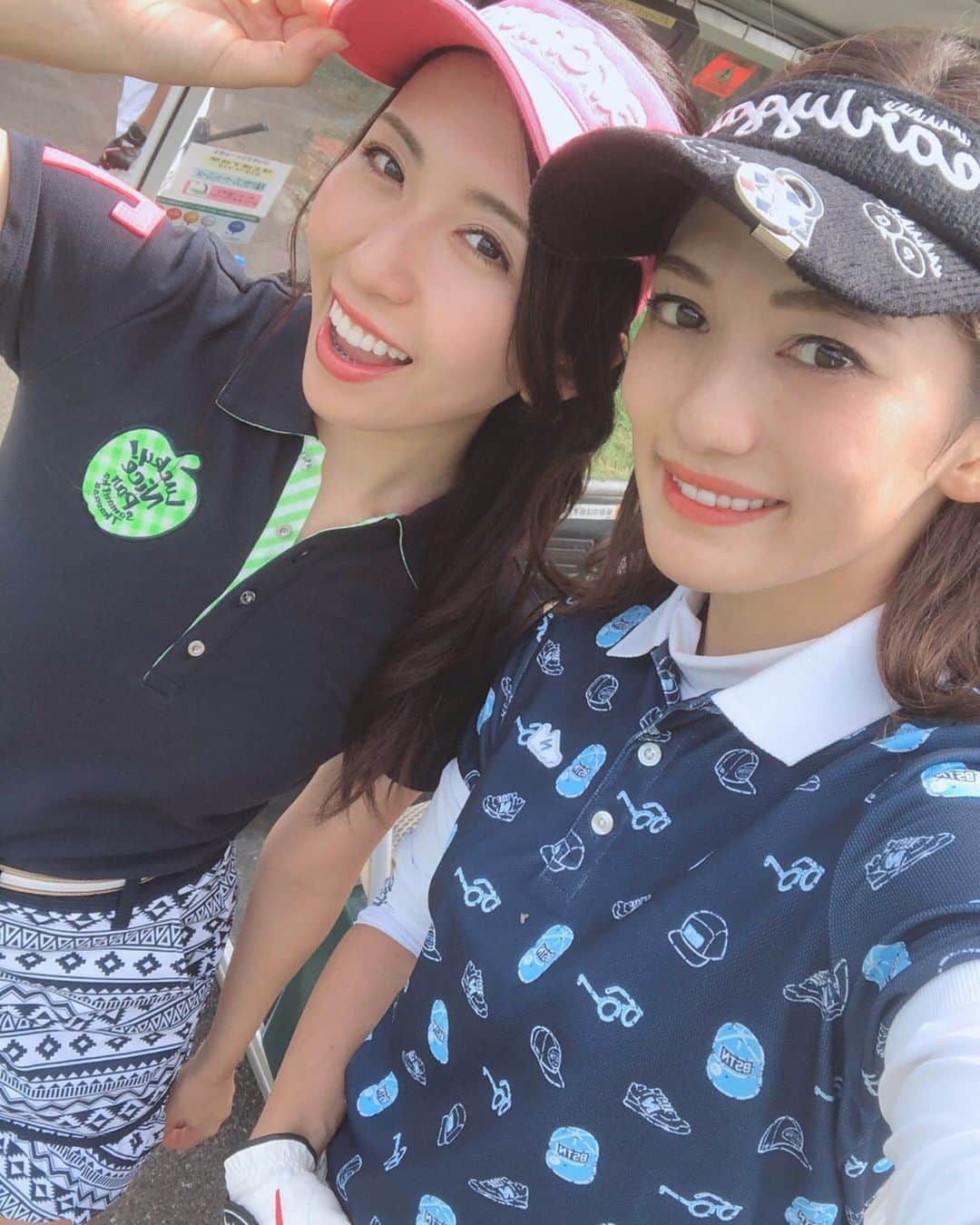 のインスタグラム：「そろそろちゃんと練習始めるか🏌️‍♀️﻿ 次のラウンド楽しみ♪﻿ ﻿ はやく不安なくお出かけできるようになってほしい🙇‍♀️﻿屋外が好き‼︎ ﻿ 去年の誕生日にもらったこのウェア👕@newbalancegolf_japan の✨﻿ お気に入り🧢🕶👟 ﻿ ﻿ #golf #instagolf #golfstagram #ゴルフ#ゴルフ女子#ゴルフウェア#newbalance #newbalancegolf」