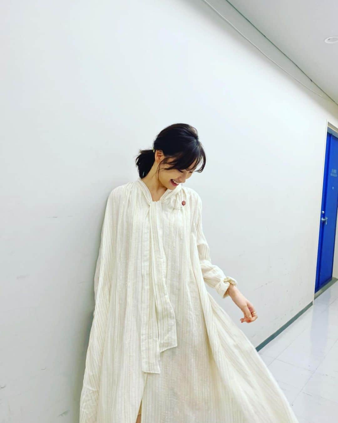 大政絢さんのインスタグラム写真 - (大政絢Instagram)「@hatsumimigaku  の衣装タグ付けしております！ いつも可愛い衣装を持ってきてくれるのは @stylist_kumisaito_ 💕💕💕  #初耳学fashion」3月10日 11時13分 - aya_omasa_official