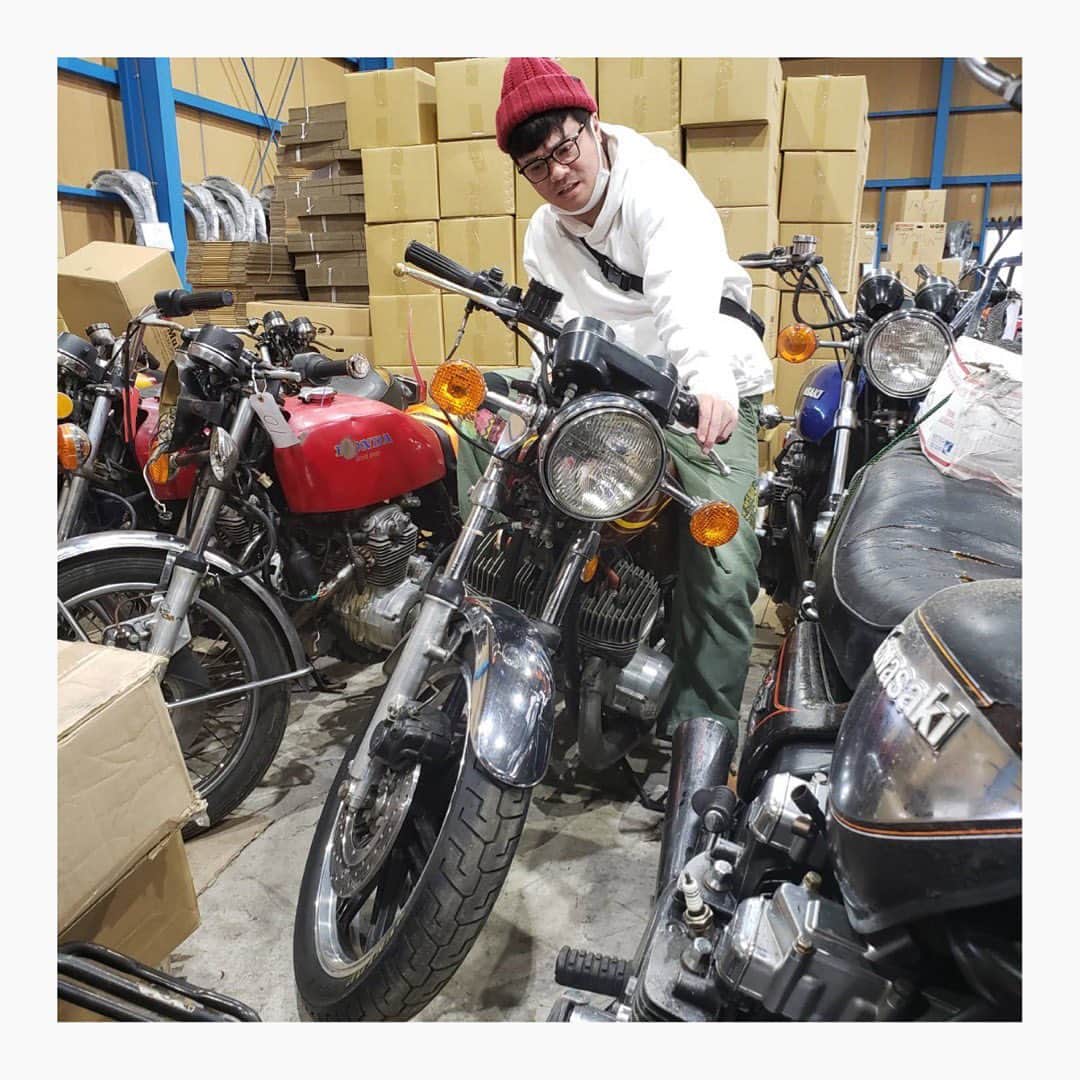 佐田正樹さんのインスタグラム写真 - (佐田正樹Instagram)「カワサキのマッハが欲しくなった男。 #kawasaki  #マッハ500ss  #マッハ750ss  #旧車バイク  欲しい。めちゃくちゃ欲しい。 中免までしか免許持ってない。 取るか。大型。」3月10日 11時14分 - satakisama
