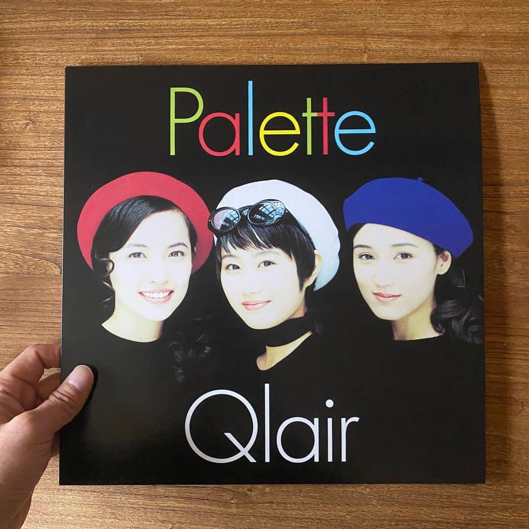 山田稔明さんのインスタグラム写真 - (山田稔明Instagram)「Qlair（クレア）は1990年代前半に活動したアイドルグループ。クセのないポップスは今の時代にしっくりくる。渋谷系の系譜、かもしれない。 #朝一番に聴くレコード」3月10日 11時23分 - toshiakiyamada