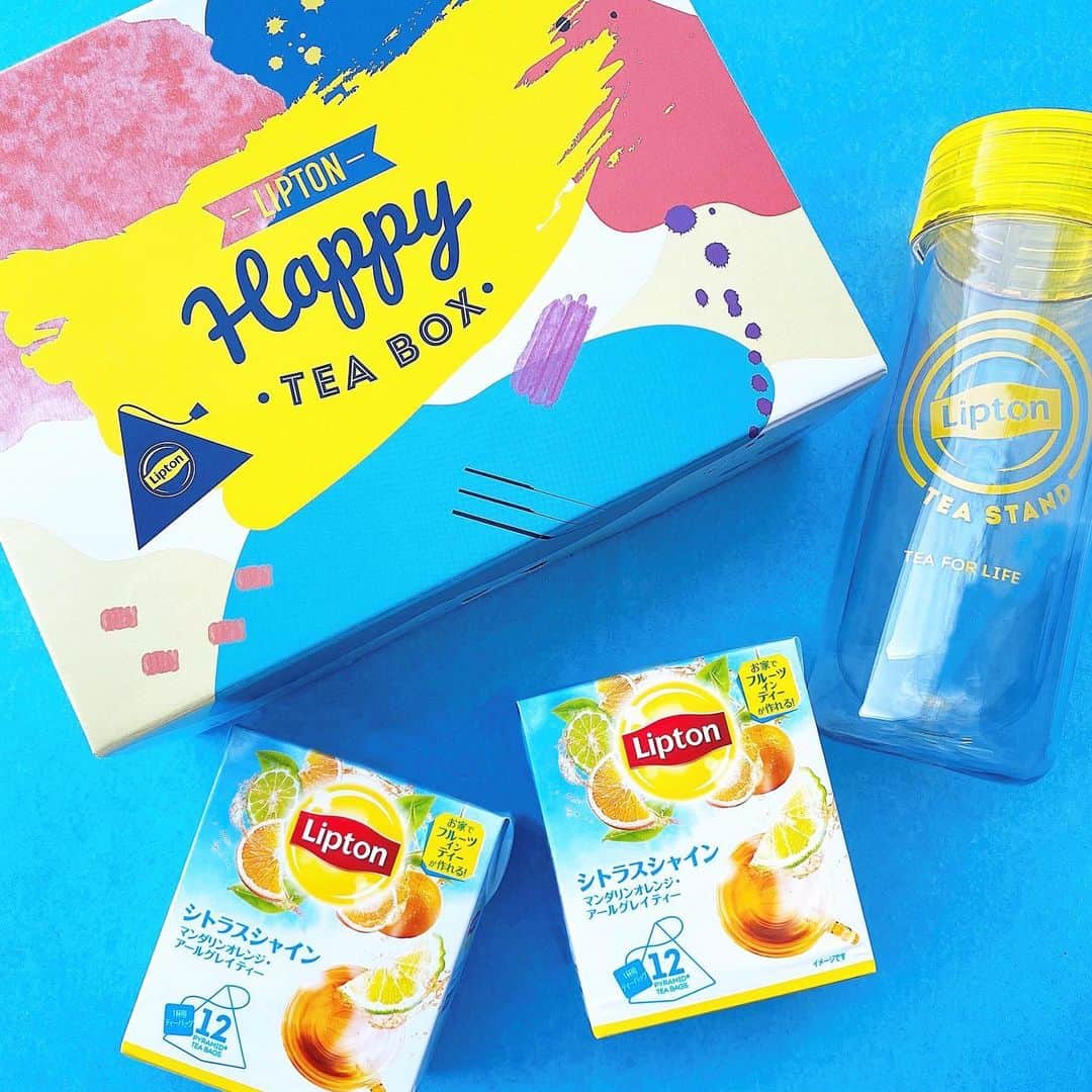 リプトンのインスタグラム：「ホワイトデーのプレゼントにもおすすめ！Happy tea box🎁 アイス/ホット兼用で使えるダブルウォールタンブラーとフレーバーティーを、限定デザインボックスに入れてお届け！ ちょっとしたサプライズにもピッタリ♪ 公式オンラインショップにて、数量限定で販売中⭐️ #リプトン #Lipton #ハッピーティーボックス #Happyteabox #タンブラー #フレーバーティー #ホワイトデー #ギフトボックス #ギフトセット #期間限定 #紅茶 #ティータイム #リプトンでつながる」