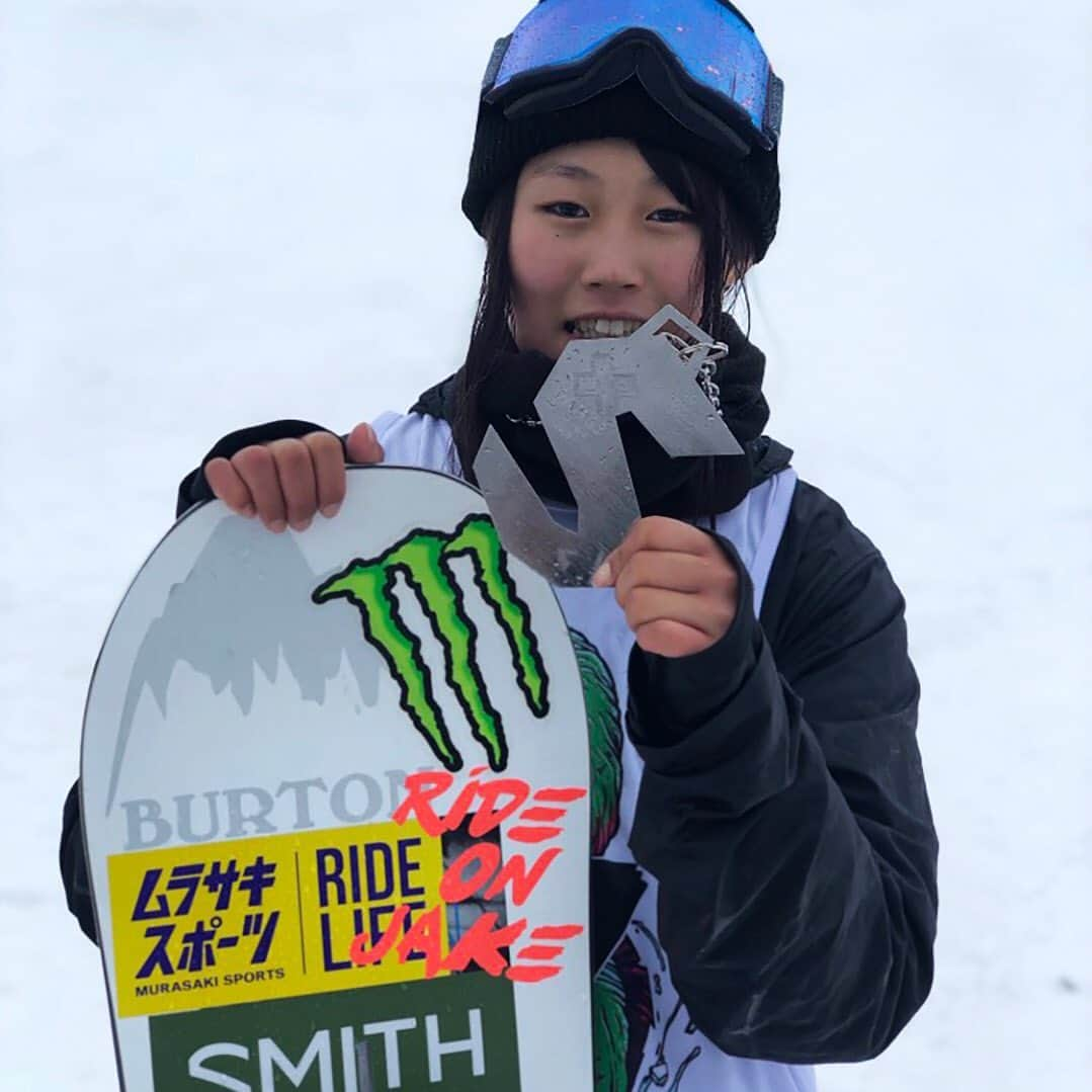 Burton Japanさんのインスタグラム写真 - (Burton JapanInstagram)「先日行われたX Games Norwayの女子スロープスタイルで、見事村瀬心椛が銀メダルを獲得。Silverの頭文字Sをかたどったメダルがクールですね。心椛以外にも、アンナ・ガッサー、ゾーイ・サドウスキー・シノット、マーク・マクモリス、ダーシー・シャープがメダルを獲得しています。おめでとう！ #XGamesNorway #BurtonTeam」3月10日 12時19分 - burtonjapan