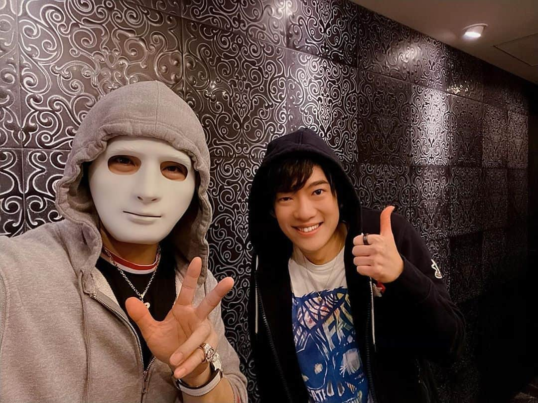 ラファエルさんのインスタグラム写真 - (ラファエルInstagram)「メンタリストDaiGoさんと2回目のYouTube撮影させて頂きました！😄 過去一バチクソ楽しい動画です。  お互いのチャンネルで撮影したのでお楽しみに！😌 #メンタリストdaigo さん #ラファエル #時給日本一youtuber  #YouTuberコンサルタント」3月10日 12時25分 - raphaelangel8183