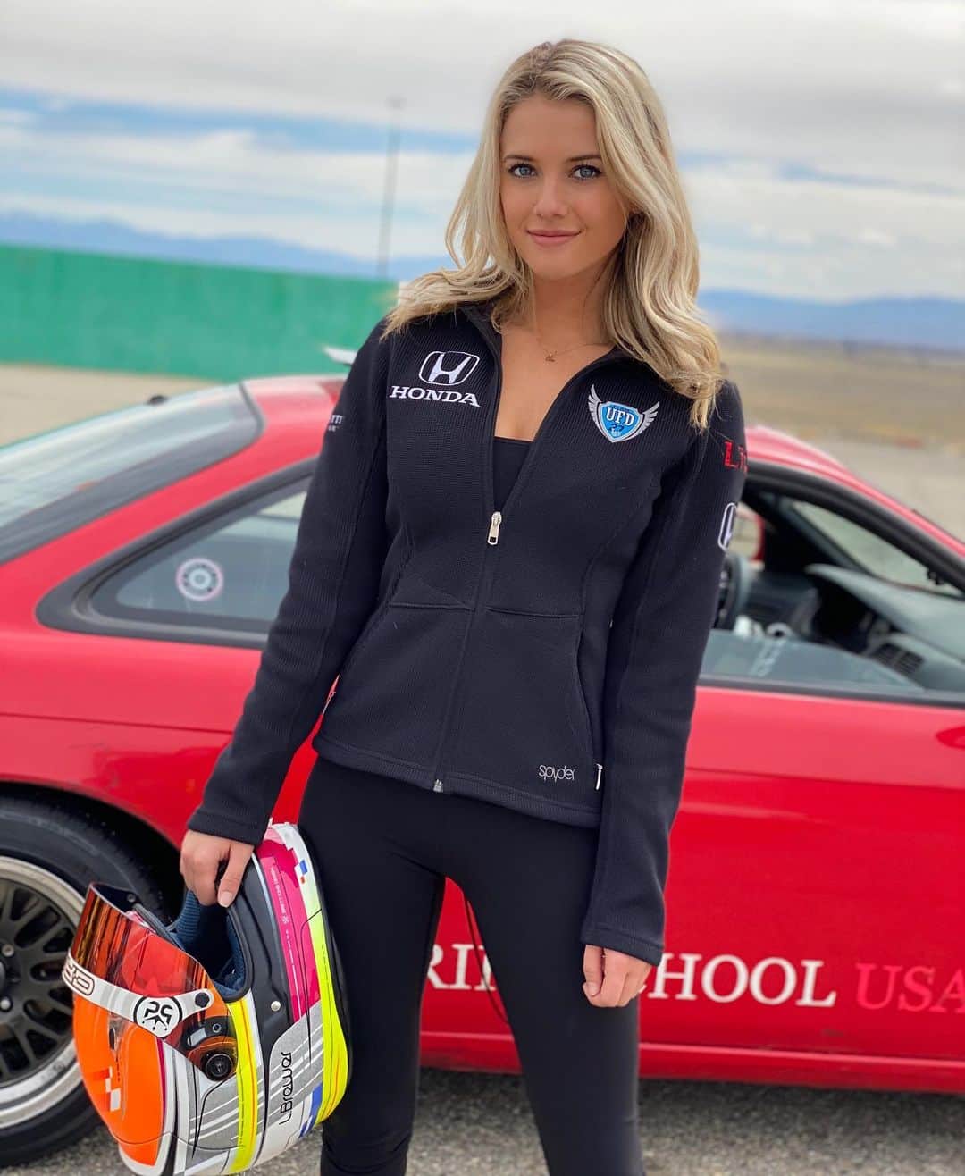 Lindsay Brewerのインスタグラム：「Never a bad day when you get to go drifting🤩🏁」