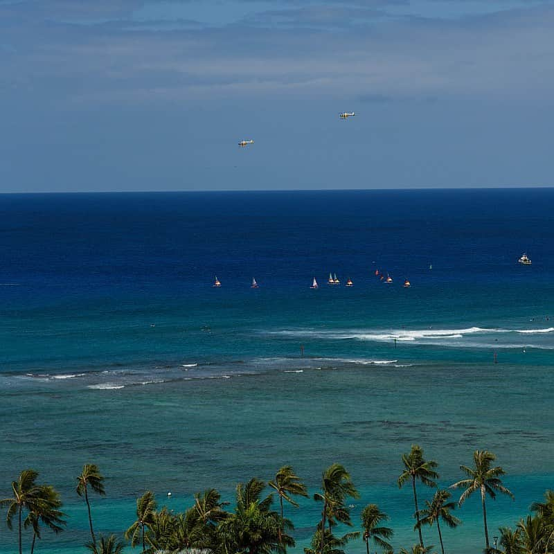 Trump Waikikiさんのインスタグラム写真 - (Trump WaikikiInstagram)「Feel the color blue wash all over you - The view from your guest room lanai.  #trumpwaikiki  #neversettle #fivestarhotelwaikiki #luxurytravel #familytravel  #multigenerationaltravel #romancetravel 📷: @glennparryphoto  オーシャンビューのスイートからはブルーの海が見渡せます。 #トランプワイキキ #5つ星ホテル #スイート #ハワイ旅行 #家族でハワイ #ラグジュアリートラベル 📷: @glennparryphoto」3月10日 12時55分 - trumpwaikiki