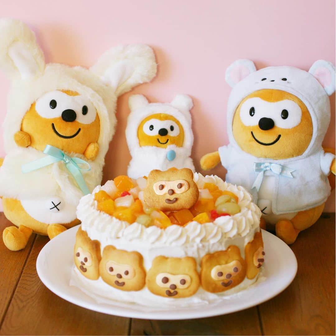 ポンタのインスタグラム：「. . ポンタケーキの完成！🎂✨ 食べるのがもったいないね😢💕 . . #ponta #ポンタ #ケーキ #ポンタケーキ #フルーツケーキ #うさぎ #しろくま #ねずみ #仲良し #食いしん坊 #ポンタケーキ #happy #ポンスタグラム #撮りポン」