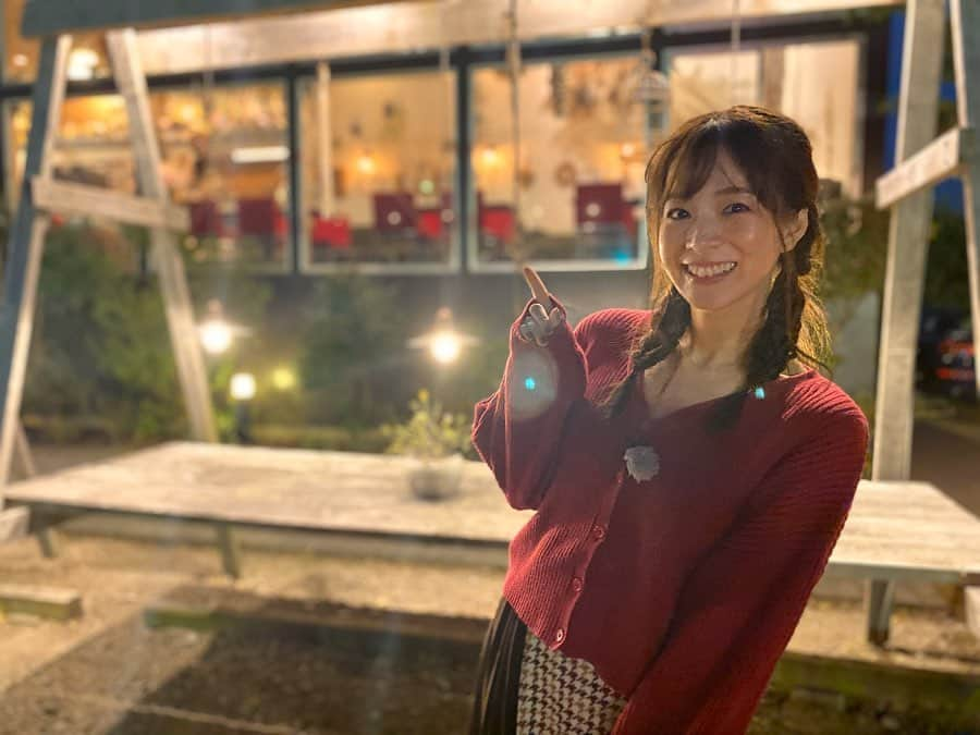 酒井瞳さんのインスタグラム写真 - (酒井瞳Instagram)「本日の #よかばん 都城にあるおしゃれーなお店に行ってきました！ デート、記念日、インスタ映えに是非！！！ってお店！！ 早く見てほしい！！！ずっとワクワクしてました(〃ω〃)今夜１９時５分から！ #宮崎 #都城 #umk #写真撮られてるのを撮られてた」3月10日 13時18分 - s.sakaihitomi