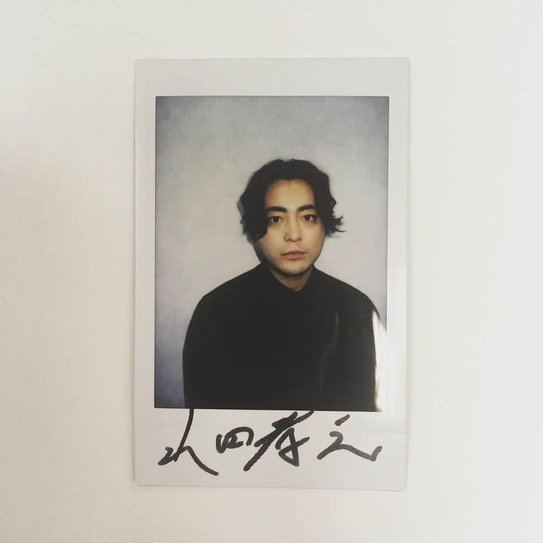 InRedさんのインスタグラム写真 - (InRedInstagram)「4月号の読者プレゼント🎁その①#山田孝之さんのサイン入りフォトはこちら↑になります💕 皆さまフォロー&いいね！よろしくお願いします☺️ . . 本誌p.109「InRed view」に登場している山田さんの貴重なショットを1名様にプレゼント✨ . 締め切りは5月14日(木)です、 . 応募方法は、InRed公式アカウント(@inrededitor)をフォローし、こちらの投稿を「いいね！」してください。「いいね！」をつけたフォロワーの中から抽選で1名様にプレゼントします。抽選結果は、当選された方にのみインスタグラムのこちらのInRed公式アカウント(@inrededitor)よりダイレクトメッセージでお知らせ致します。 . . #inred #インレッド #inredmagazine #4月号 #山田孝之　さん　#本誌の素敵な山田さんも必見です #映画　#ステップ　#泣けます #編集s」3月10日 13時18分 - inrededitor