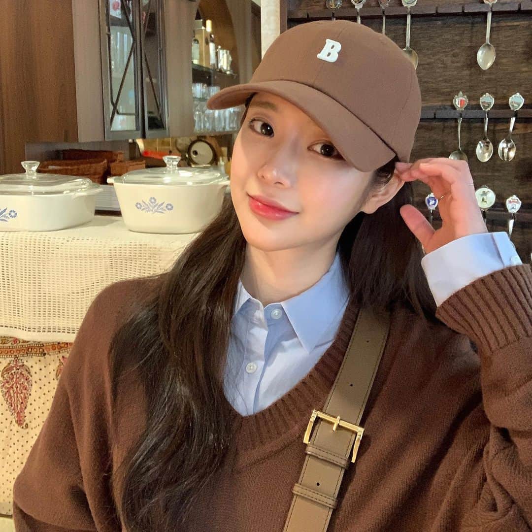 Chuuのインスタグラム：「코디는 역시 컬러 조합이져!🤎츄 신상들 차근 차근 보여드릴게요! 츄멤님들 좋아하시는 코디 다 모았어용!」