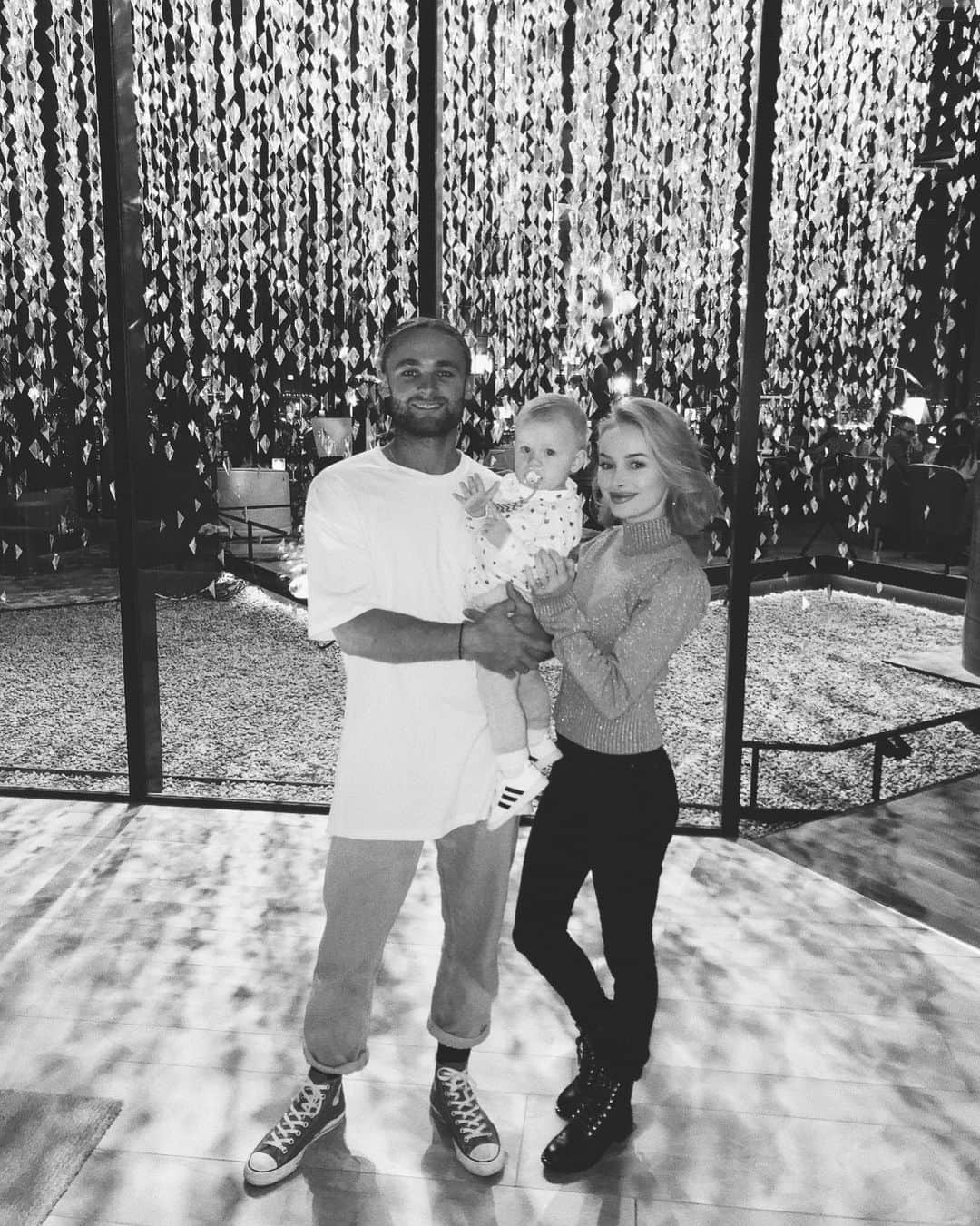 リアノン・ランゲラック（ミッチェル・ランゲラックの妻）のインスタグラム：「Happy birthday to the best brother and Uncy in the world 🖤🖤🖤 we love you so much!!!!! @mickkwoods」