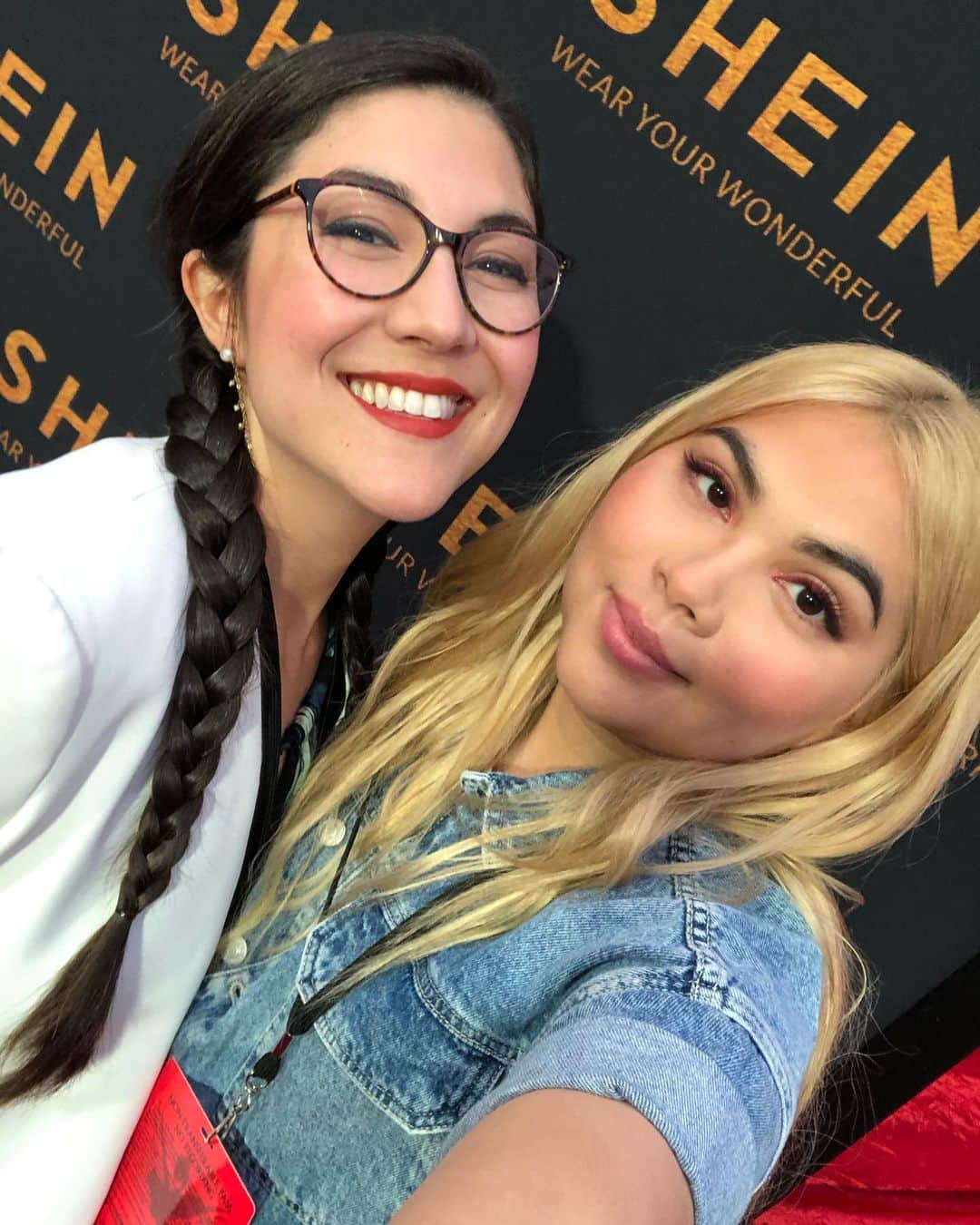 ヘイリー・キヨコのインスタグラム：「Got to see the new Mulan premiere tonight with my sister and I remember going to the original Mulan’s premiere when I was 7. I always looked up to Mulan cus she was the only ‘princess’ I identified with. But she is a warrior and I can’t wait to see a newer generation of young girls looking up to her. This film is so empowering and on top of it all it’s directed and shot by females, Niki Caro and Mandy Walker. It’s a totally different version but it’s just as good! I feel proud to call Mulan my hero! 👏🏼👏🏼👏🏼👏🏼👏🏼👏🏼」