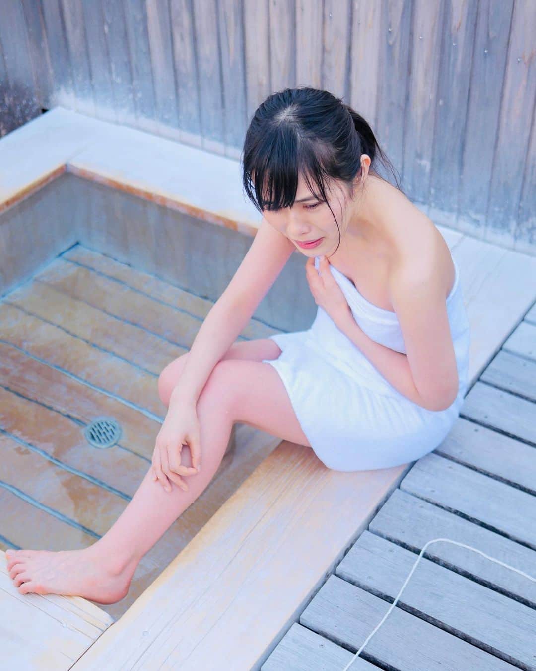 のインスタグラム：「. . . . この顔気に入ってる。 . . . . . . . . . . . . . #onsen#onsen♨️ #onsenhotpools #hotsprings #hotspring #東京カメラ部  #ファインダー越しのわたしの世界  #ファインダー越シノ私ノ世界 #カメラ好きな人と繋がりたい  #カメラマンさんと繋がりたい  #写真好きな人と繋がりたい  #写真撮ってる人と繋がりたい  #撮影会モデル #撮影モデル  #womanphotography  #womanphoto  #girlportrait  #cameraman  #photoshoot  #photographer  #asianbeauty  #asianmodel  #japanesegirl  #japanesewoman #グラビア#グラビアアイドル#グラビア撮影#japanesebeauty #canon #instagood」