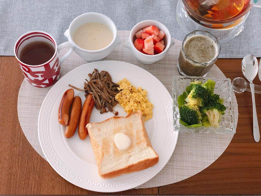 英玲奈さんのインスタグラム写真 - (英玲奈Instagram)「#今日の朝ご飯 夫は自宅勤務になった今日。 私は朝から仕事です。 放置でごめんね、夫様。」3月10日 14時57分 - erena_erenyan