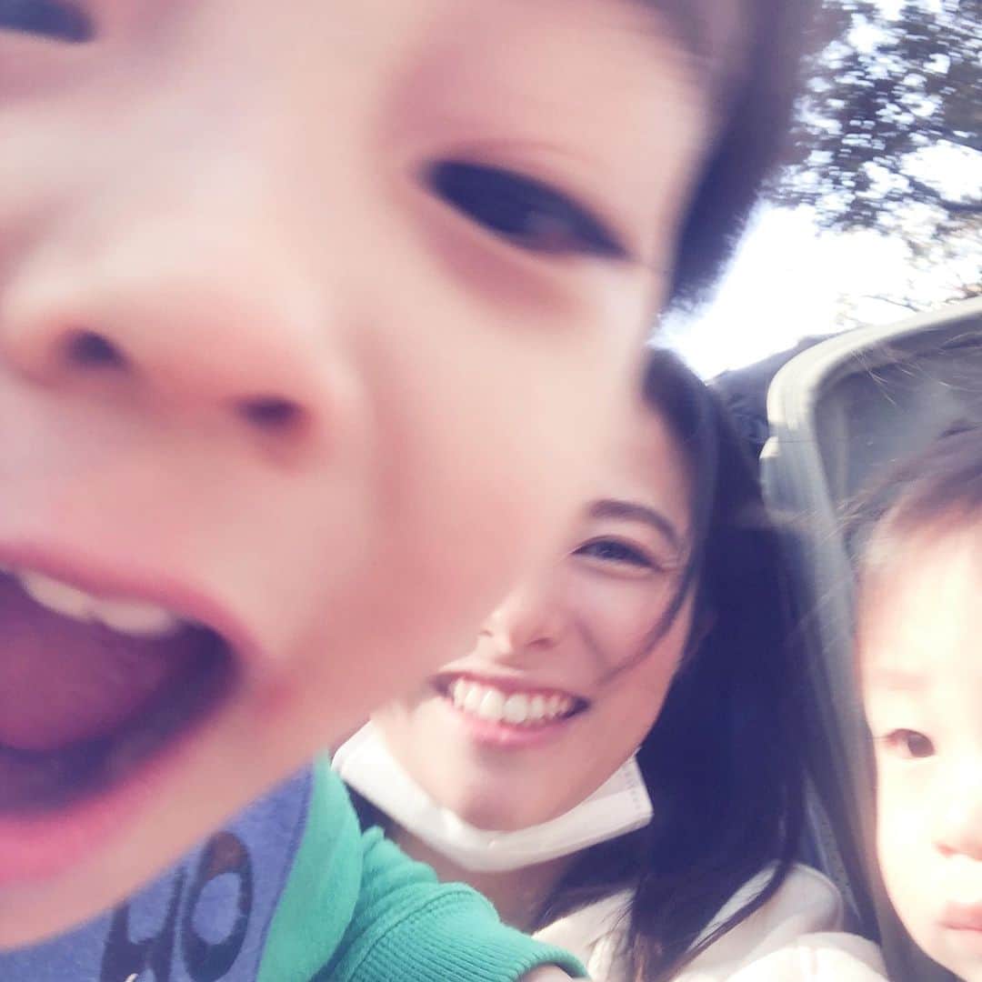 神戸蘭子さんのインスタグラム写真 - (神戸蘭子Instagram)「公園⛲️ #子供とお出かけ  #公園遊び  #週末 #この時期は花粉がツライ  #2人育児　#男の子ママ #ママライフ #かくれんぼ」3月10日 14時58分 - ranran0414