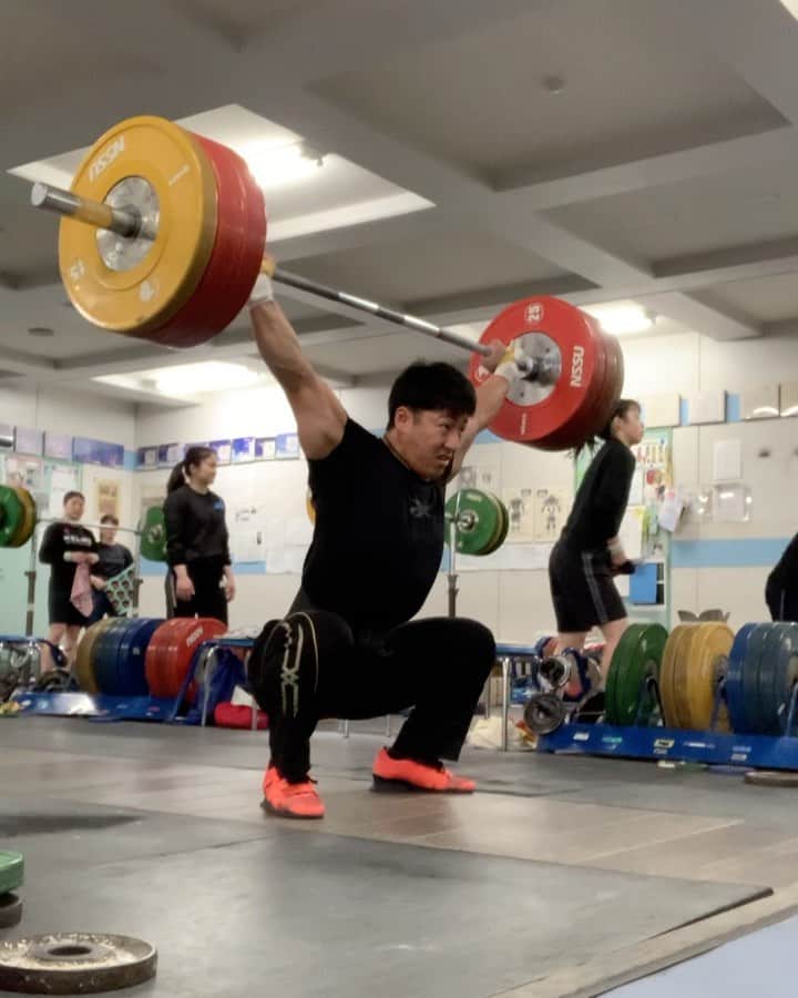 山本俊樹のインスタグラム：「- snatch 150 KG  #ウエイトリフティングやろうぜ #weightlifting #snatch #cleanandjerk #squat #deadlift  #耐えて勝つ #率先垂範 #山本俊樹 #LEGACYLIFTER #nano9 #finelab #cherandker」