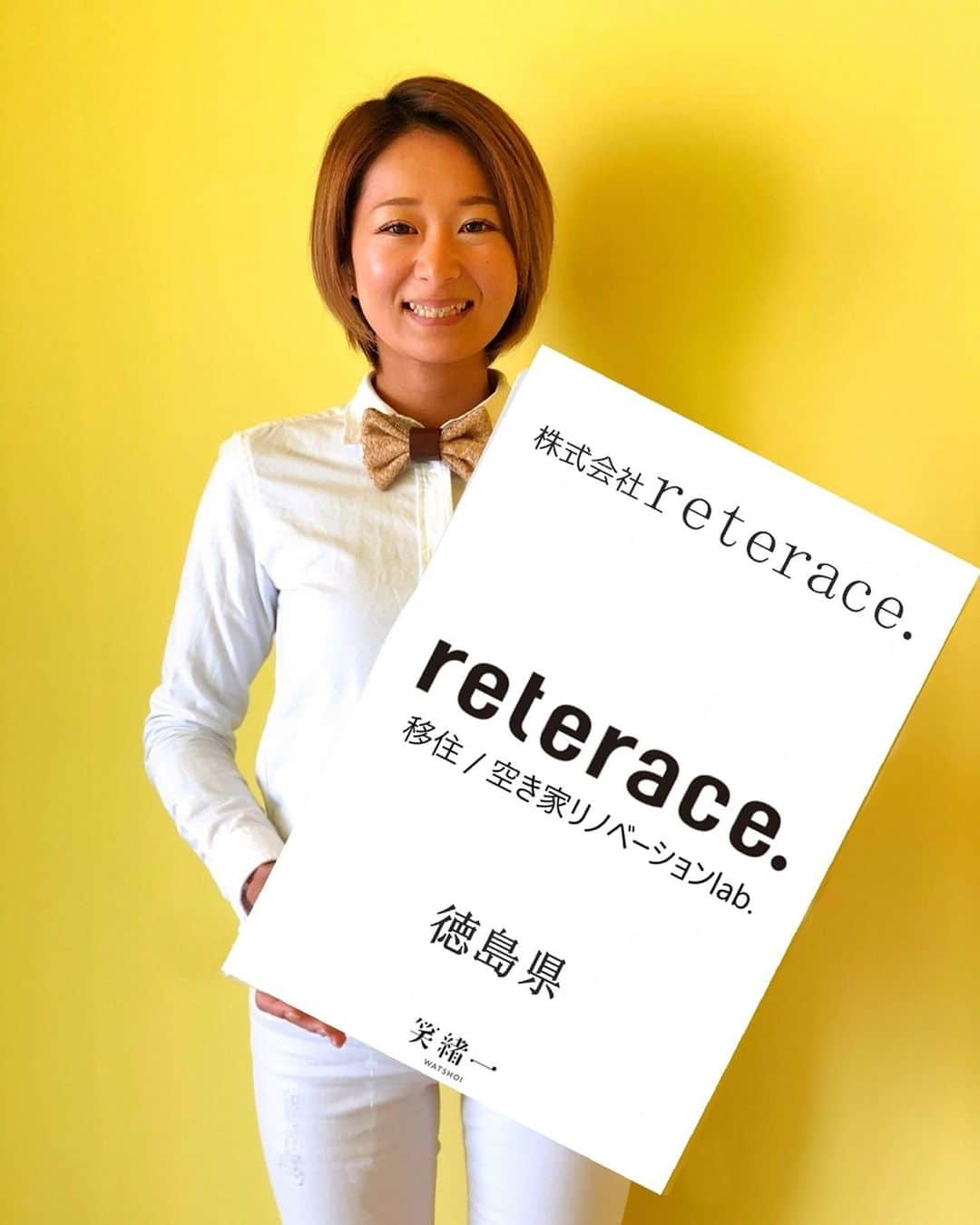 ☘️酸性白土 深呼吸?建材メーカーです☘️のインスタグラム：「🌐 ・  3月10日 火曜日 みなさん こんにちは 取扱施工店様が誕生しました。  一つ一つの素材にこだわり 100%自然素材にこだわった 圧倒的な消臭力と調湿効果 アレルギーや喘息改善が特徴 国土交通省認定 不燃材料NH-4803取得 本物の塗り壁材・酸性白土 深呼吸/白土漆喰 呼吸 ・ ・ 〰️〰️〰️〰️〰️〰️〰️〰️〰️〰️〰️ 🎗【株式会社 reterace.様】 🎗【徳島県徳島市】 🎗【深呼吸/呼吸】 🎗【取扱施工店契約】 〰️〰️〰️〰️〰️〰️〰️〰️〰️〰️〰️ ・ 四国で初の取扱施工店様は 徳島県でご活躍をされております 株式会社reterace.様です。  @reterace  インスタグラムからお問合せを頂き 弊社にお越しいただきました。  代表の喜田社長は徳島の阿波の藍を 徳島で広めようと日々頑張って活動をされております。  少しでもreterace.さんの お役に立てれば私達も幸いです。  喜田社長 １人でも多くの人達のお役に立てる ようにこれからも共に頑張りましょう。  一緒に笑顔に❗️笑緒一❗️ ・ #徳島県 #取扱施工店  #株式会社reterace #情熱 #左官 #阿波藍 #plaster #職人 #圧倒的 #塗り壁 #消臭力 #消臭効果 #消臭 #調湿 #調湿効果 #アレルギー #喘息 #ペット #犬 #dog #猫 #cat #自然素材 #建築 #大阪 #建材 #深呼吸 #呼吸 #笑緒一 #よろしくお願いします」