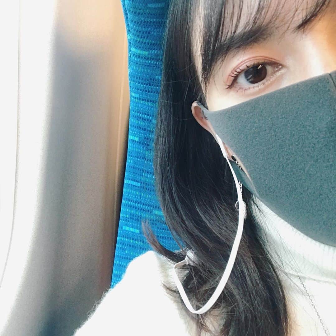 松本リコのインスタグラム：「・ ・ ・ ・ お腹空いた、、、 ・ ・ ・ #japanesegirl #japangirl  #japanesemodel #japanmodel #yahoo #お洒落 #インスタグラマー  #インフルエンサー #撮影 #ハーフ顔 #ハーフモデル #fashion #通販モデル #ファッション #楽天 #通販 #移動  #マスク」