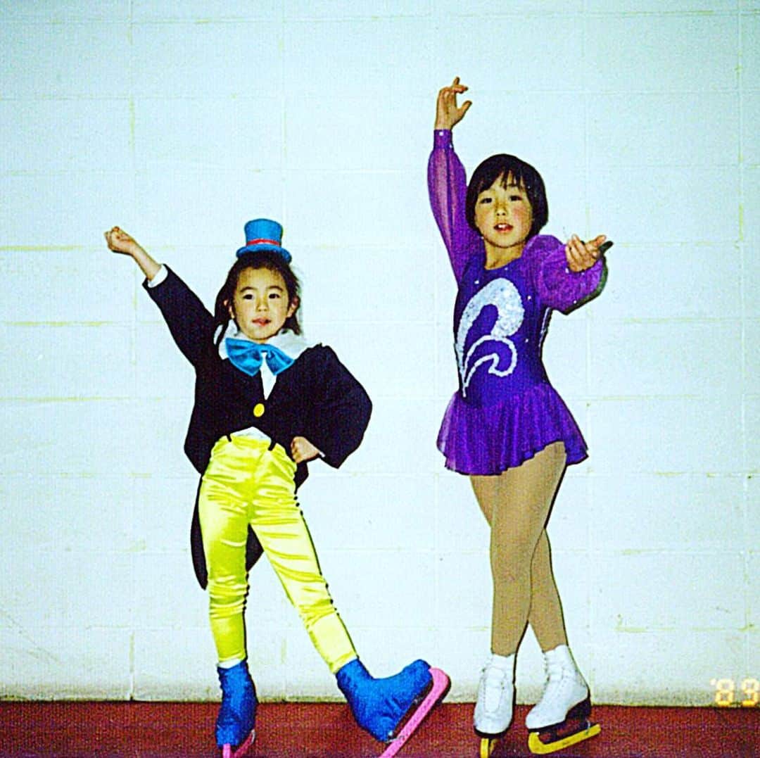 村主章枝さんのインスタグラム写真 - (村主章枝Instagram)「I found lots of nostalgic things before tv recording. My sister @kakichika and me at the skating club show. We were always together even though we had difficult time. We learned to help each other. Thanks to my parents that she put us on skating. テレビ収録の前に沢山懐かしいものを見つけました。 スケートリンクの発表会での私と妹。 楽しいときばかりではありませんでしたが、いつも一緒に乗り越えてきました。助け合うことを学びました。 私たちにスケートを始めさせてくれた両親に感謝です。 #memory  #helpeachother  #figureskating」3月11日 1時22分 - fumie.suguri