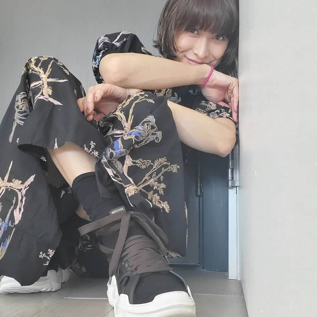 山田優さんのインスタグラム写真 - (山田優Instagram)「このスニーカーも ニットとコンビで可愛くて お気に入り❤️ ZARAの刺繍の ワンピースとの相性も抜群！ @zara」3月11日 2時01分 - yu_yamada_
