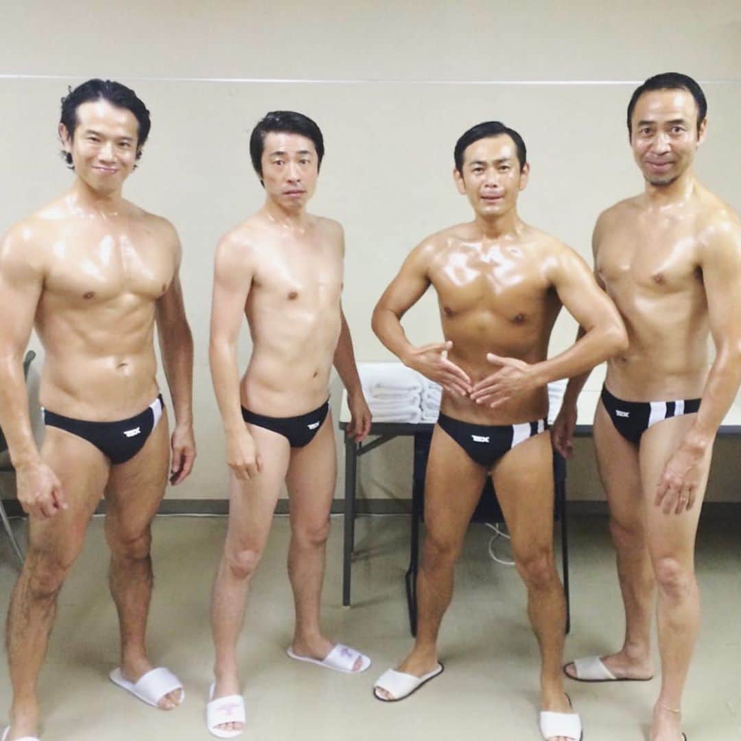 田村淳のインスタグラム：「僕だけ裸にベビーオイルをどう塗ったらボディーがよくテカるのかわからないので、他の3人がとても優しく教えてくれました。」