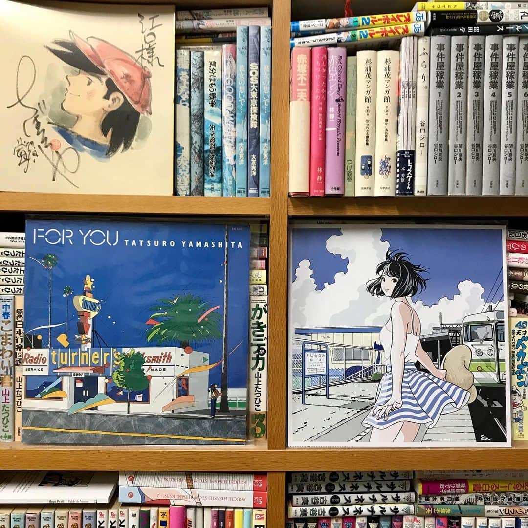 江口寿史のインスタグラム：「『RECORD』の色校チェックしてるわけですが。いやーLPレコジャケサイズすげーいいわ！自分が頭の中でイメージしてたものにほぼ100%近いものが出来つつある手ごたえ。 もちろん付属のプラケースの中でイラストを入れ替えて楽しむのもいいんですが、一枚一枚レコード袋に入れてみるとこれがなかなか映えるんですよ。」