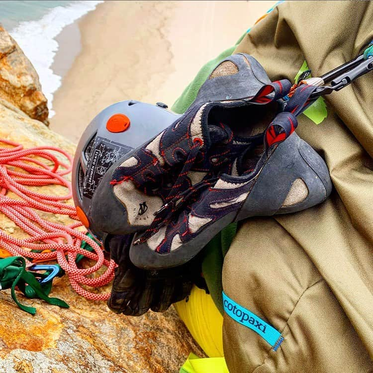 イグナシオ・セルキオさんのインスタグラム写真 - (イグナシオ・セルキオInstagram)「Rock climbing in style and color. 🧗‍♂️ Thank you @cotopaxi for giving my adventures some flavor.  Check out their recycled gear and all the great work they are doing with their foundation / Escalando con estilo y color. Gracias #cotopaxi por darle sabor a mis aventuras. . . #adventure #rockclimbing  #sustainability #recycle #aventura #losangeles #california #travel #outdoors #explore #adrenaline #mentalhealth」3月11日 2時23分 - nachoserricchio