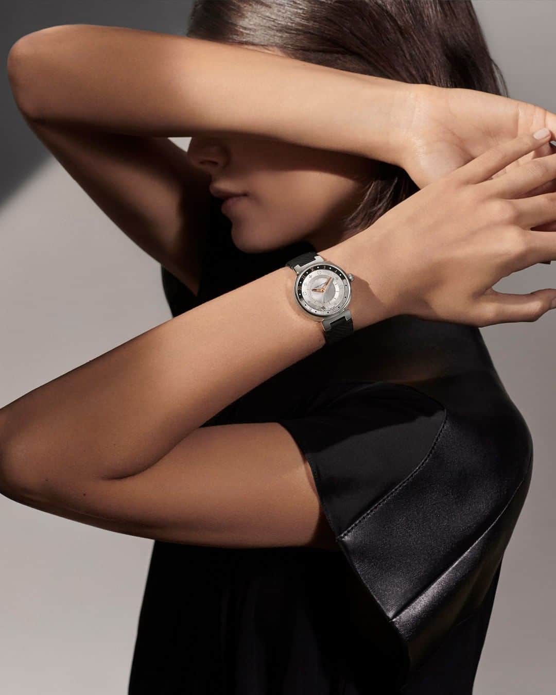 のインスタグラム：「The depth of time. The new Tambour Moon Dual Time watch dial features an inward curve reminiscent of a crescent moon. Discover #LouisVuitton’s latest timepiece collection via link in bio.」