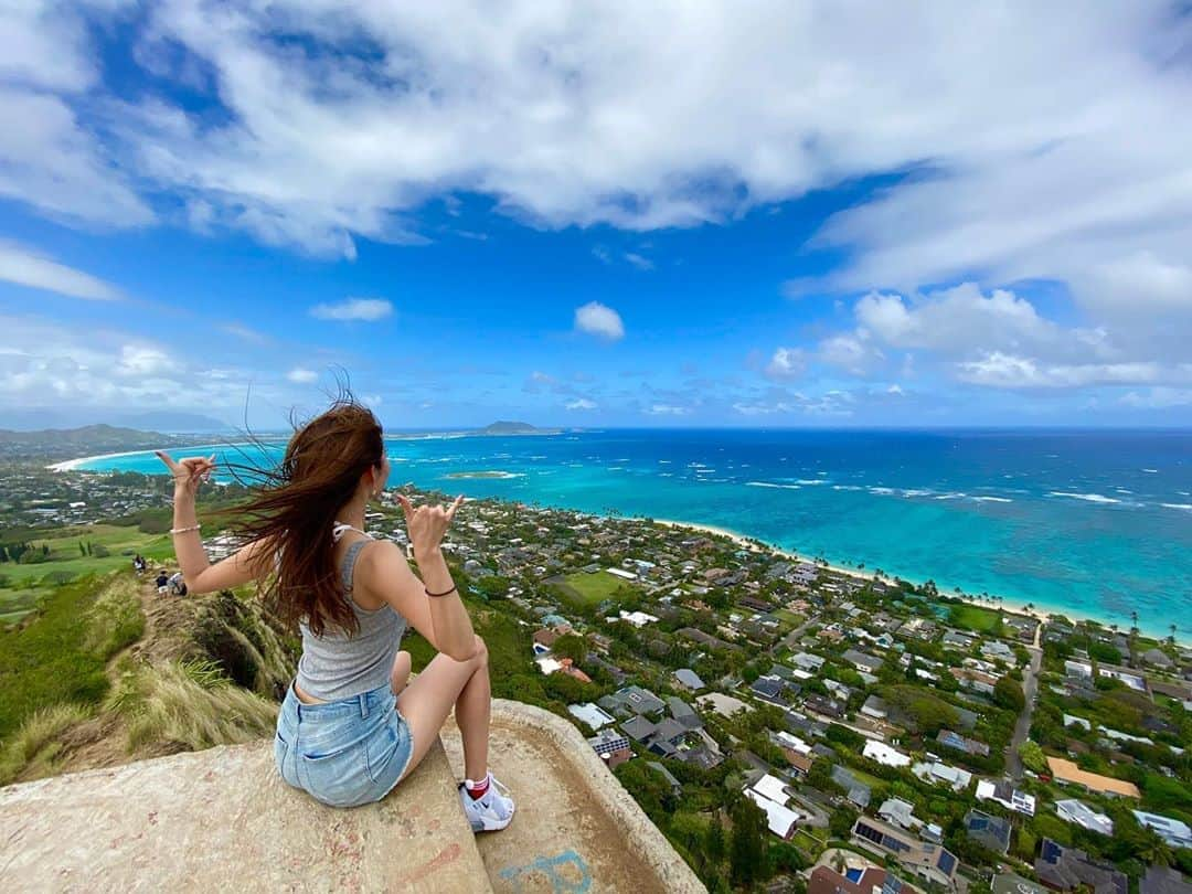 美波千夏さんのインスタグラム写真 - (美波千夏Instagram)「ピルボックス！ 風が強かったから、雲が流れるの早くて景色がどんどん変わっていった🌤 今回本当にiPhone11proの広角が大活躍🥺❤️ なんか躍動感出る！ 画質綺麗だし色も綺麗に出てくれるし最高🥰 . .  #hawaii #ハワイ #夏威夷 #ピルボックス #Pillbox #ラニカイピルボックス #lanikaipillbox」3月10日 17時54分 - chinatsu_minami