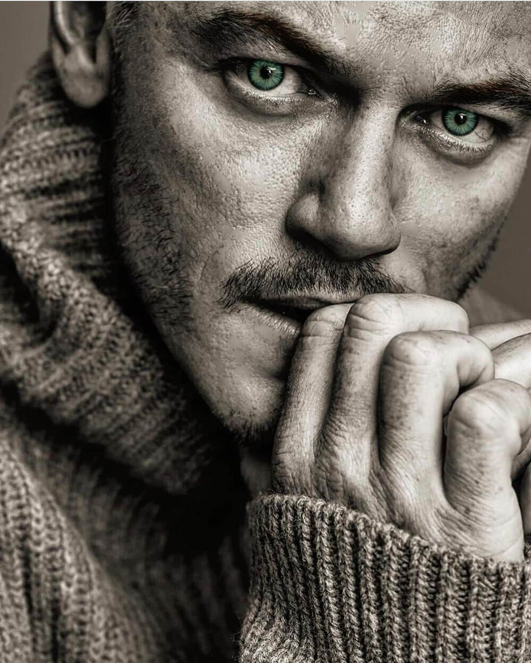 ルーク・エヴァンズさんのインスタグラム写真 - (ルーク・エヴァンズInstagram)「Spends 5 minutes on photoshop....」3月10日 17時57分 - thereallukeevans