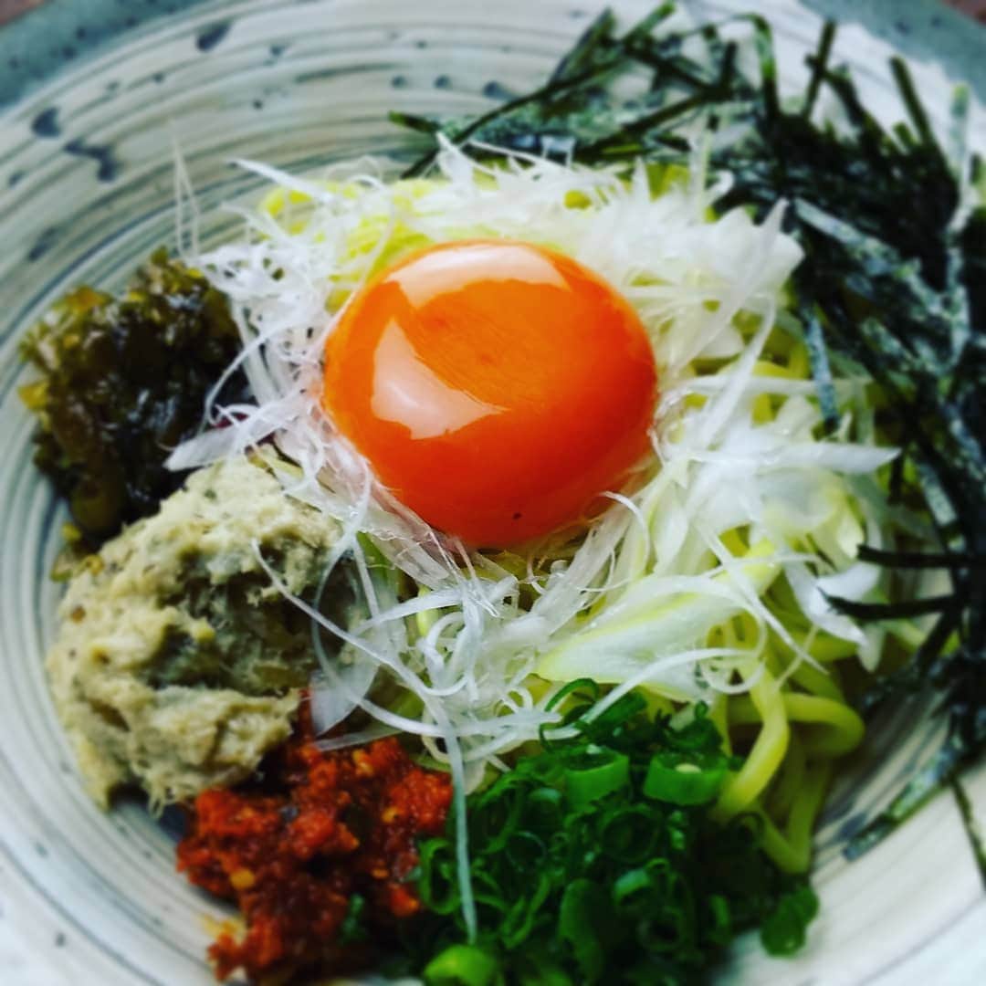 九州うまか 北浜店のインスタグラム：「４月から投入よていの「うまかまぜそば」でへすよ。  #九州うまか#九州うまか北浜店#北浜#淀屋橋#天満橋#京橋#肥後橋#堺筋本町#大阪#大阪グルメ#居酒屋#日本酒#焼酎#純米#泳ぎイカ#もつ鍋#九州料理#九州#博多#福岡#鹿児島#宮崎#佐賀#長崎#大分#熊本#まぜそば#鯖」