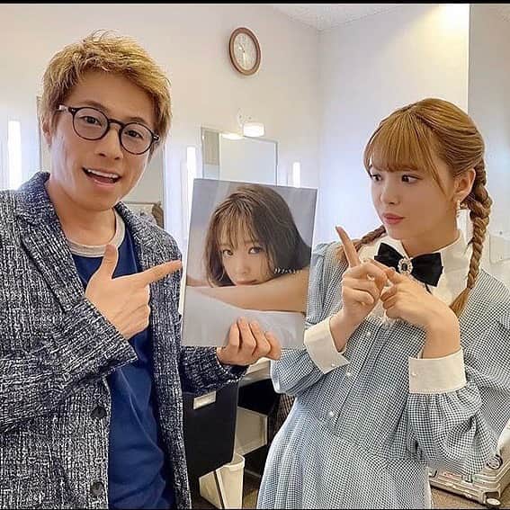 田村淳のインスタグラム：「はじめて 写真集を街で衝動買いした^_^」