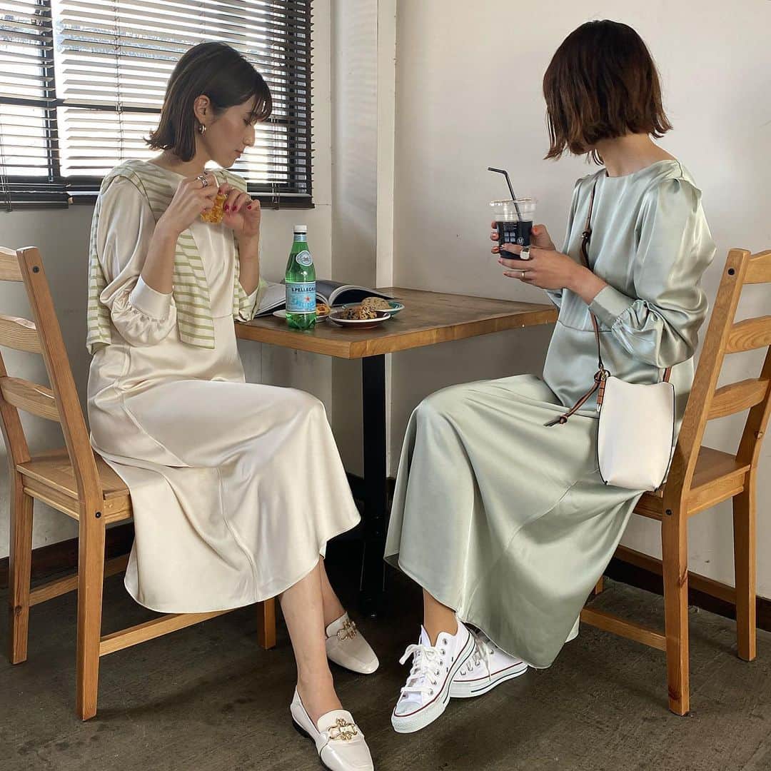 のインスタグラム：「🍐 今週はレディなワンピも﻿ 入荷します♡﻿ ﻿ 明日は﻿ @donobanweb  毎週水曜日恒例﻿ 12:00 ランチLIVE♡﻿ そのあと13:00からは﻿ 堀江の @stylise_by_donoban にて﻿ @m1cha0 ちゃんと﻿ LIVEさせていただきます♡﻿ ﻿ お時間あいましたらぜひ﻿ ご視聴くださいね🥰」