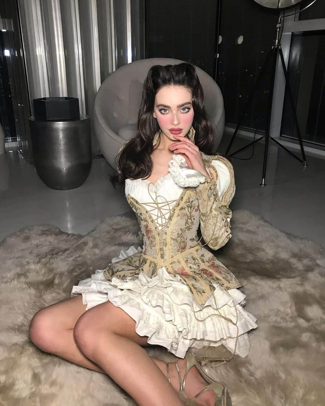 Yael Shelbiaさんのインスタグラム写真 - (Yael ShelbiaInstagram)「Back in Time, Purim 2020 “Marie Antoinette” 🎭🤍 with my team @dana_kfir @almogcohen_hair」3月10日 18時44分 - yaelshelbia