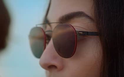 のインスタグラム：「MYKITA | LEICAのムービーから切り取った写真です。動画のフルバージョンはmykita.con/leicaよりご覧いただけます。 Selected film stills from the MYKITA | LEICA video – watch the full clip on mykita.com/leica __  #MYKITA  #mykitaleica  #handcrafthightech  #leica  #leicacamera  #germanengineering #linkinbio」
