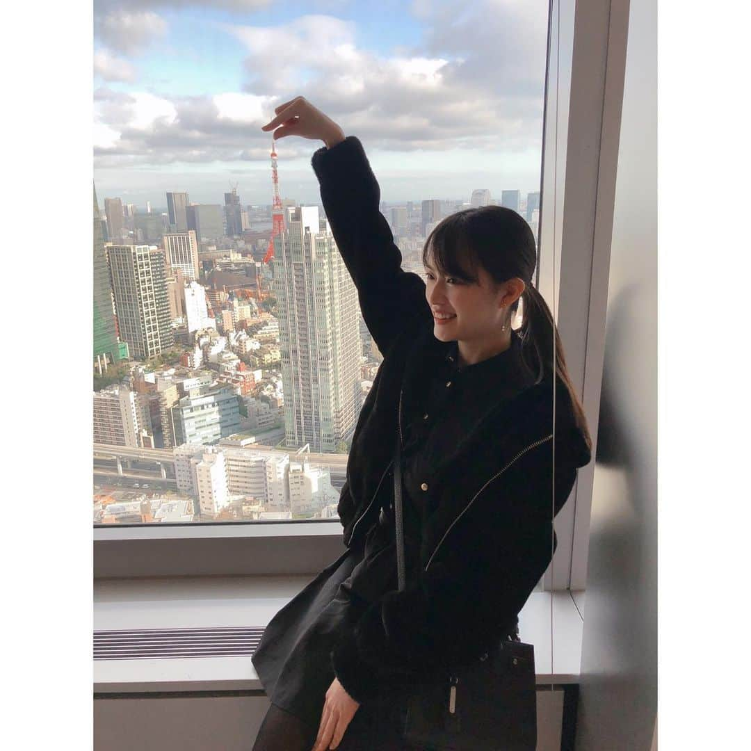 川崎琴之さんのインスタグラム写真 - (川崎琴之Instagram)「東京タワー摘んでみた🗼 ・ ・ #東京タワー #東京タワー🗼 #六本木 #ミッドタウン六本木 #景色 #景色綺麗 #景色写真 #モデル #女優 #黒コーデ #ロングヘア #ブラックコーデ #オスカープロモーション #風景 #토쿄 #토쿄타워 #일본 #롯폰기 #밋도타운 #모델 #japan #tokyo #tokyotawer #view #black #model #actress #instagood #instalike #instafashion」3月10日 19時02分 - kotono_0406