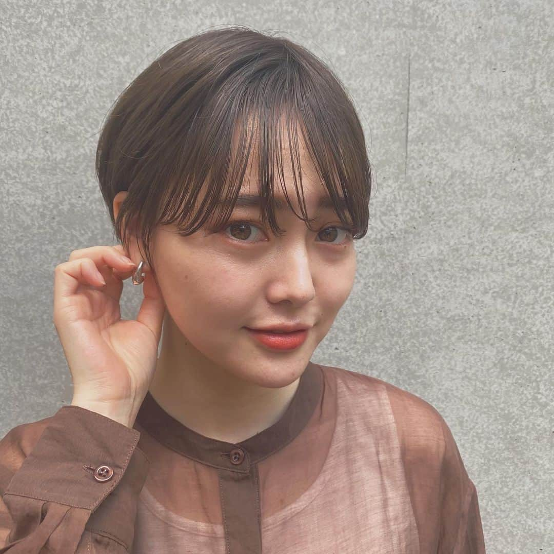 齋藤若奈さんのインスタグラム写真 - (齋藤若奈Instagram)「. 耳触るポーズ、下手です Styling: @uji_garden . #サロンモデル東京 #サロンモデル #サロンモデル希望 #サロンモデル募集中 #古着 #古着女子 #古着好きな人と繋がりたい #下北沢古着屋 #ボブ #ボブアレンジ #ボブヘアー #ショートヘア #ショートヘアアレンジ #used #vintage #ootd」3月10日 18時56分 - mary_wakana