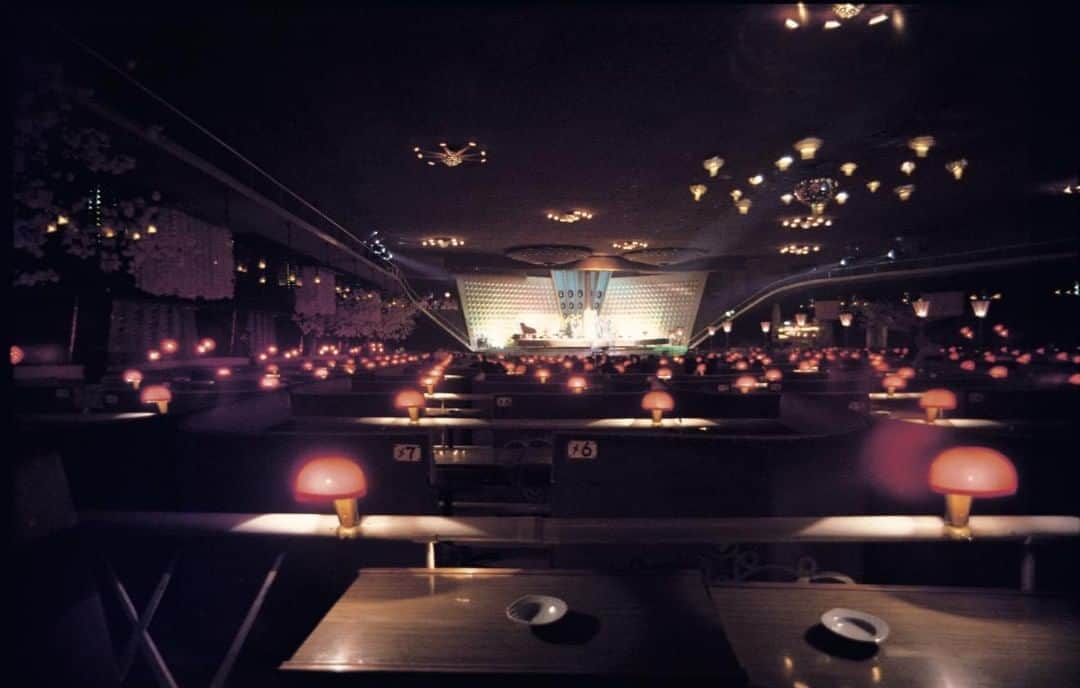 ブルータスさんのインスタグラム写真 - (ブルータスInstagram)「【大阪の正解★発売中】 なんば駅から歩いて５分の巨大空間、味園ビルにあるライブホール〈味園ユニバース〉は、1960年代、巨大キャバレーとして名を馳せた。時代を超えて変貌を遂げるレジャービルの今昔物語。大阪の夜ふかしの「正解」。 #BRUTUS #大阪」3月10日 19時01分 - brutusmag